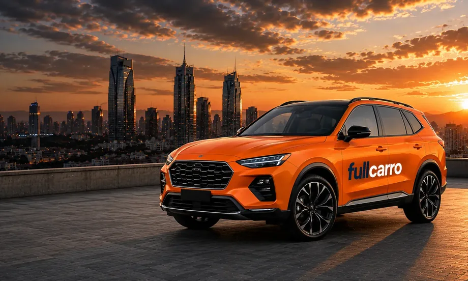 Camioneta SUV naranja de Fullcarro en una azotea frente al horizonte de la ciudad al atardecer, con el logo Fullcarro en la puerta