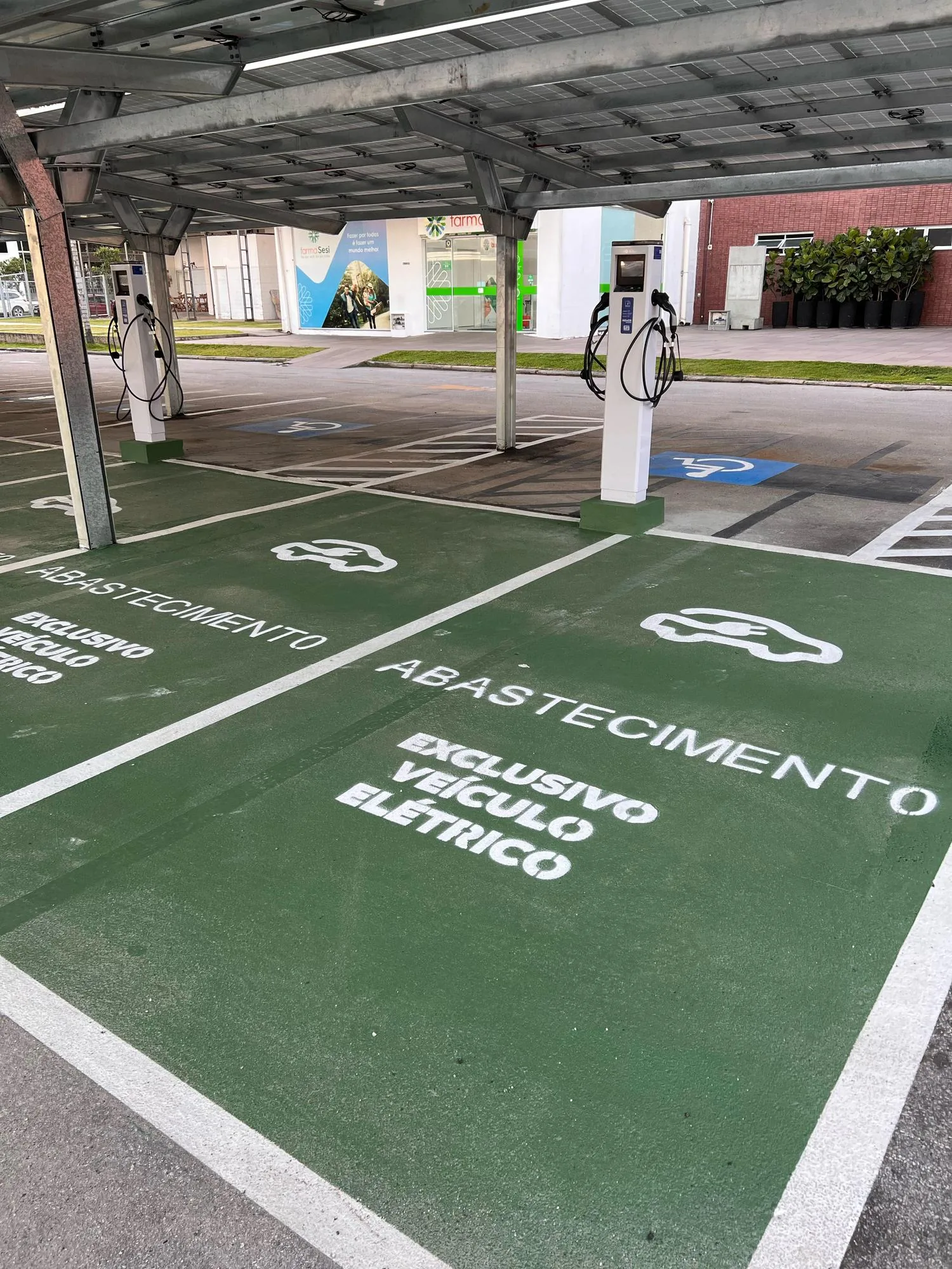 ELETROPOSTO FOTOVOLTAICO PASSEIO PEDRA BRANCA - WECHARGE ELETROPOSTOS