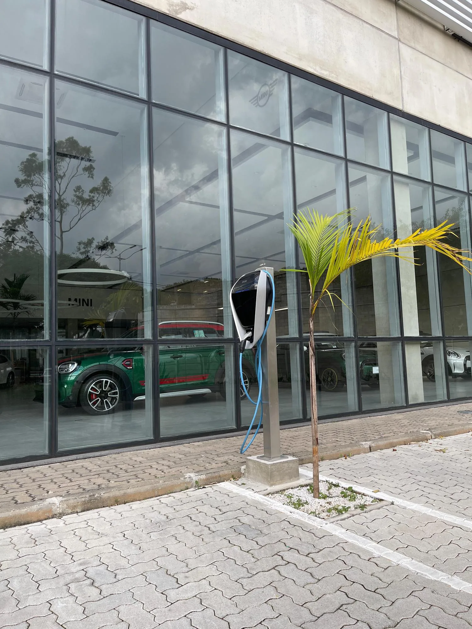 BMW DEALER - AUTOSTAR NAÇÕES UNIDAS