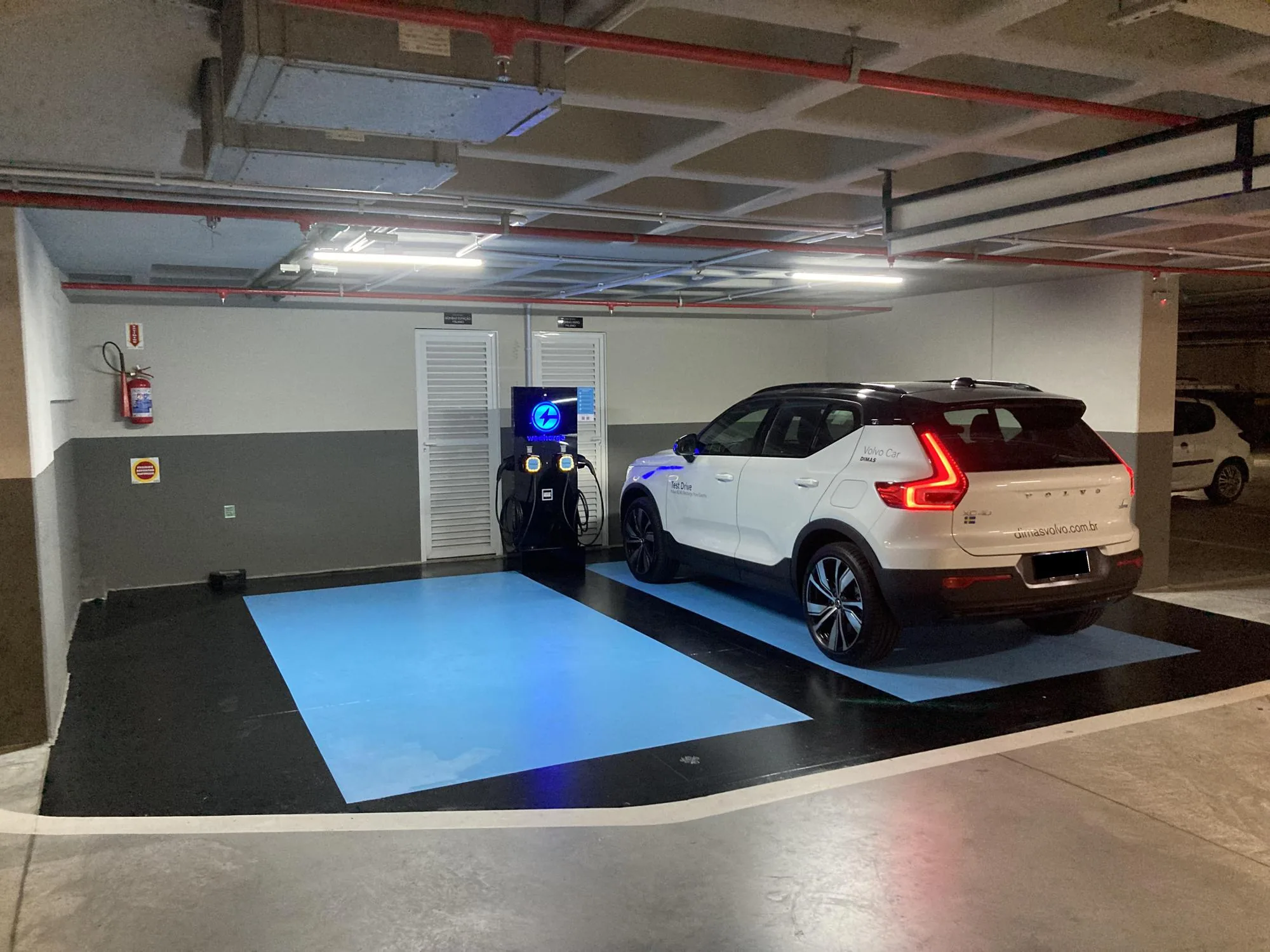 PÁTIO MILANO - ESTARTE - WECHARGE ELETROPOSTOS
