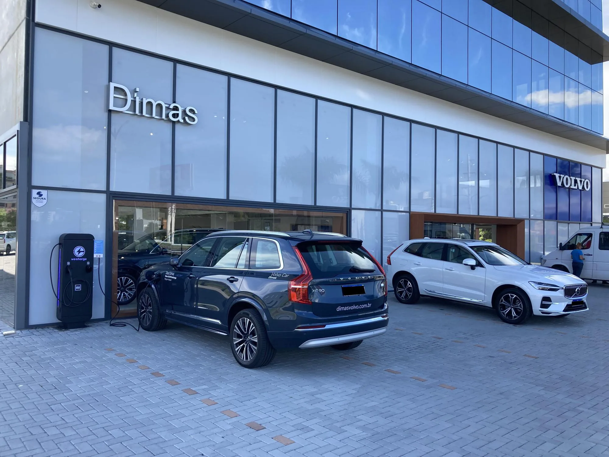 DIMAS VOLVO BLUMENAU - WECHARGE ELETROPOSTOS