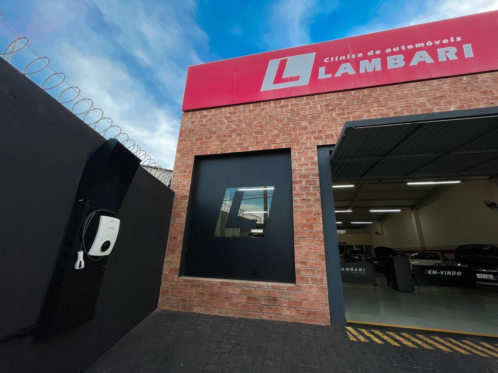 CLÍNICA DE AUTOMÓVEIS LAMBARI