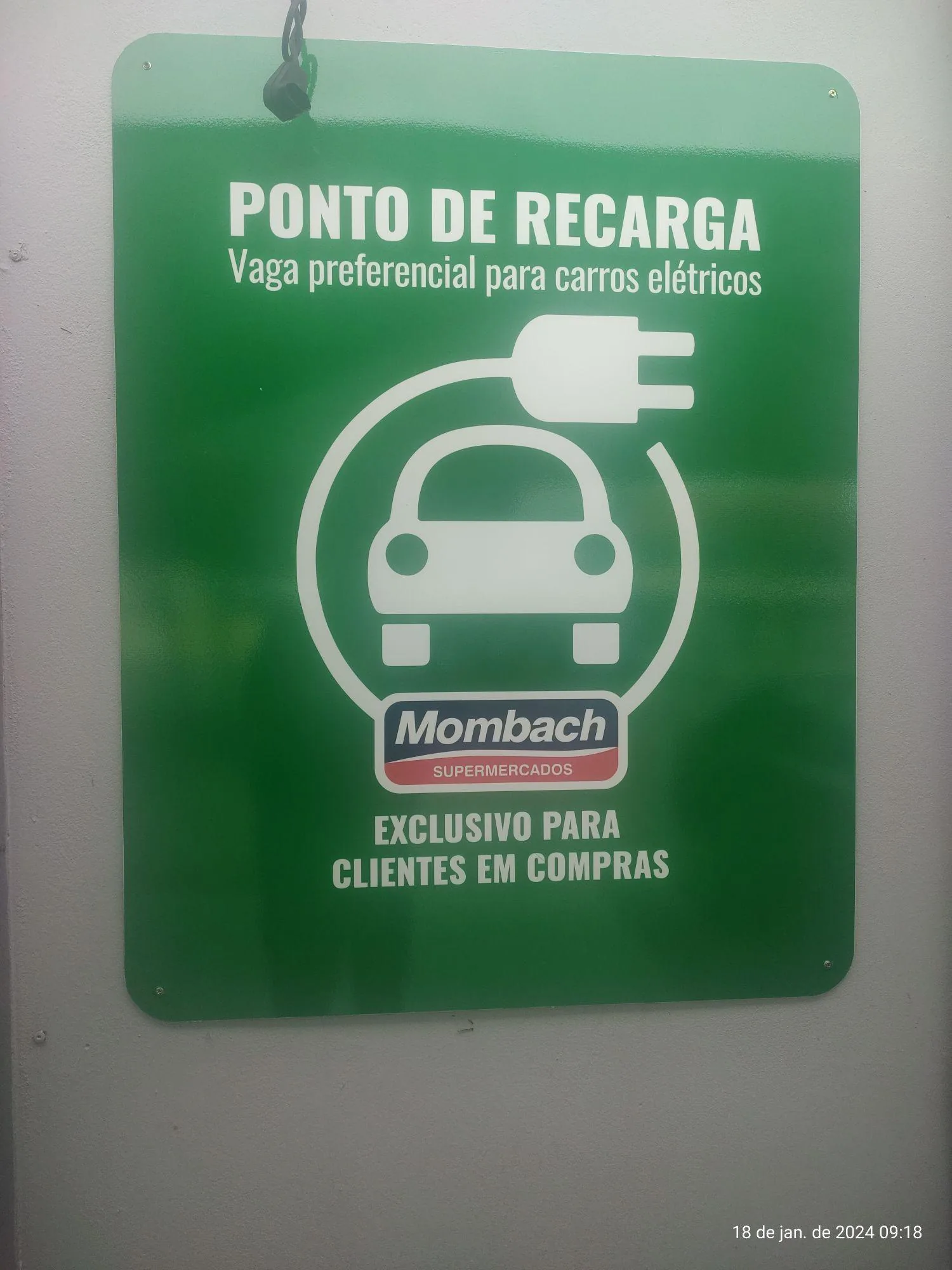 ESTACIONAMENTO SUPERMERCADO MOMBACH