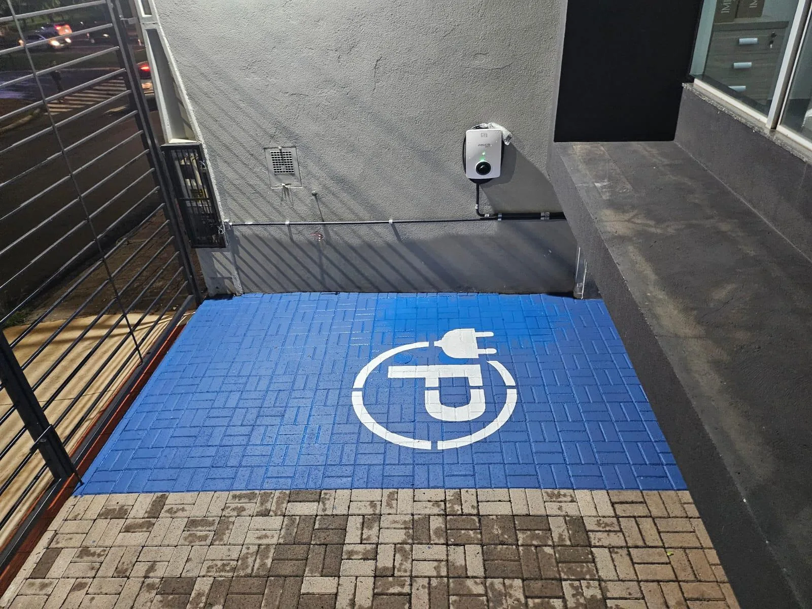 ELETROBIDU - ESTAÇÃO DE CARREGAMENTO PARA VEÍCULOS ELÉTRICOS