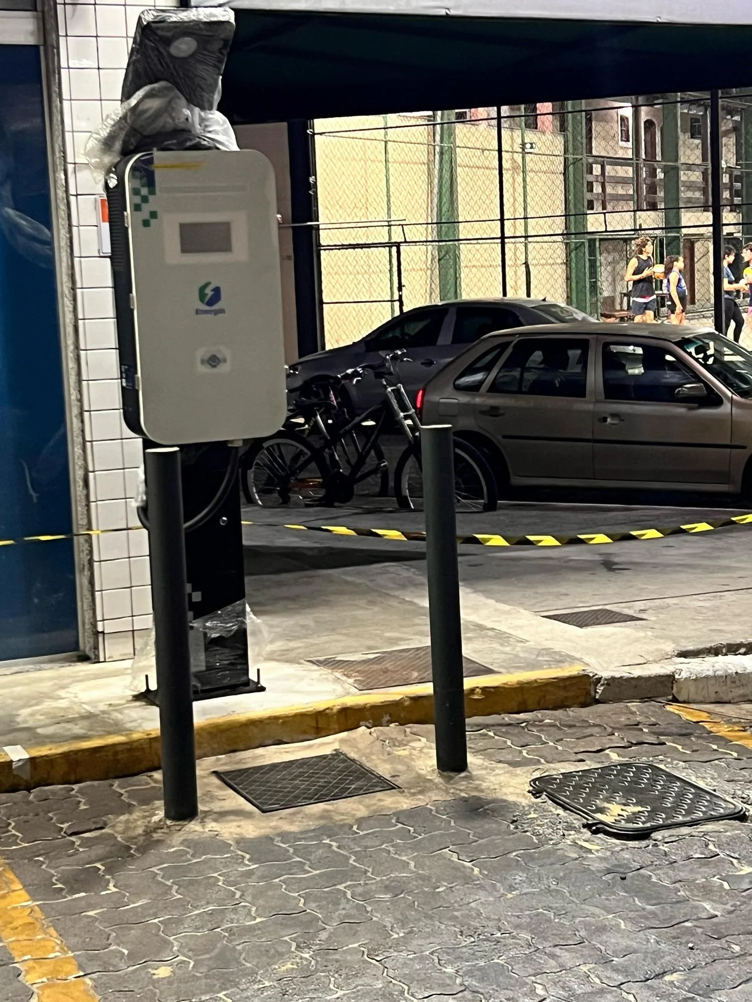 POSTO PORTAL DAS DUNAS BR - ENERGÁS - RJ ELETROPOSTOS