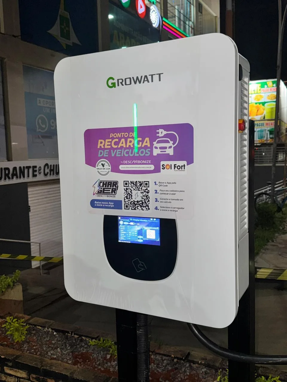 ELETROPOSTO VYN MOBI, 2 CARREGADORES UM COM UMA POTÊNCIA DE  DC 40KW OUTRO COM A POTENCIA DE 30KWH