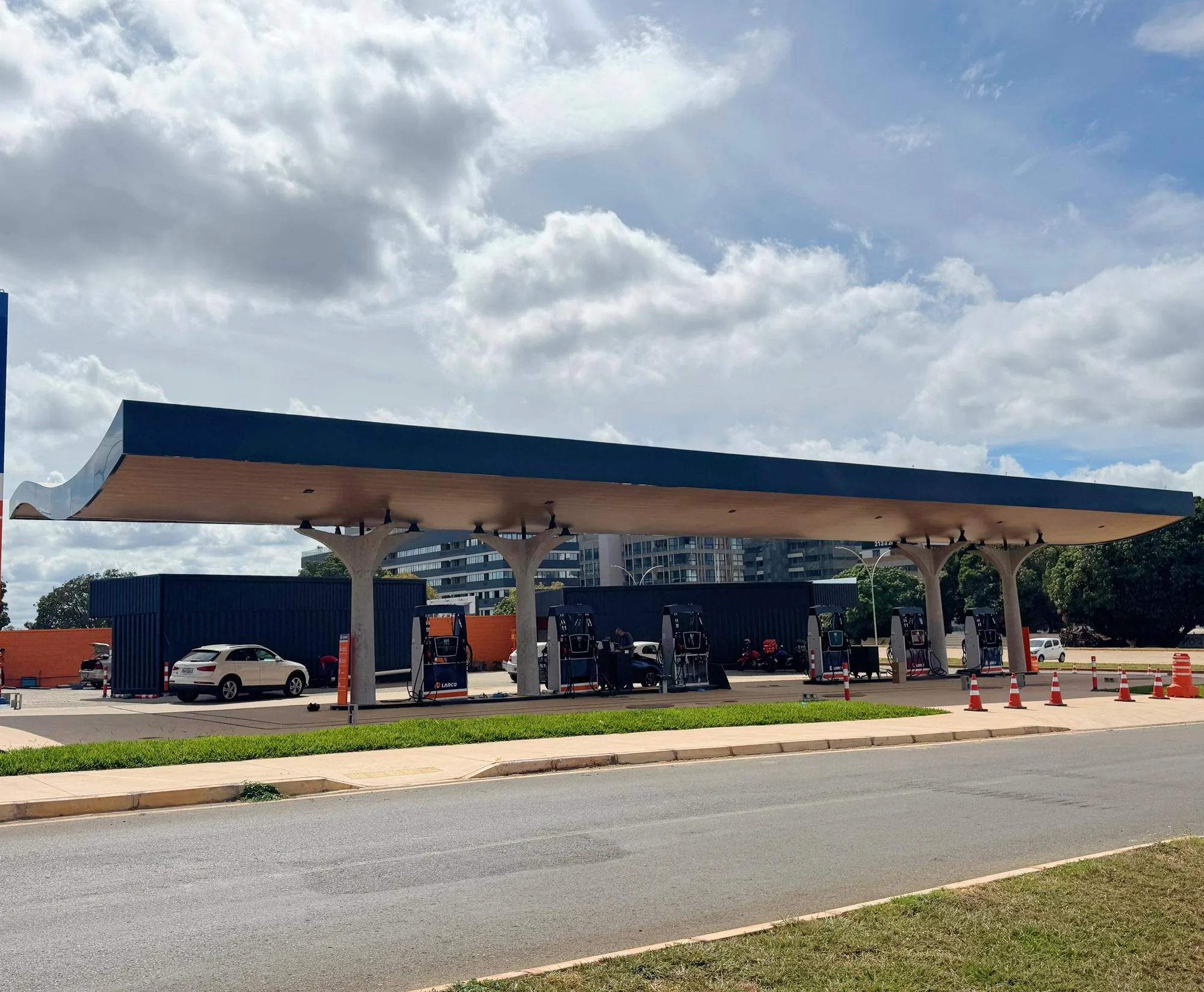 PORAQUÊ RECARGAS 60KW - NOROESTE (POSTO WAVE)