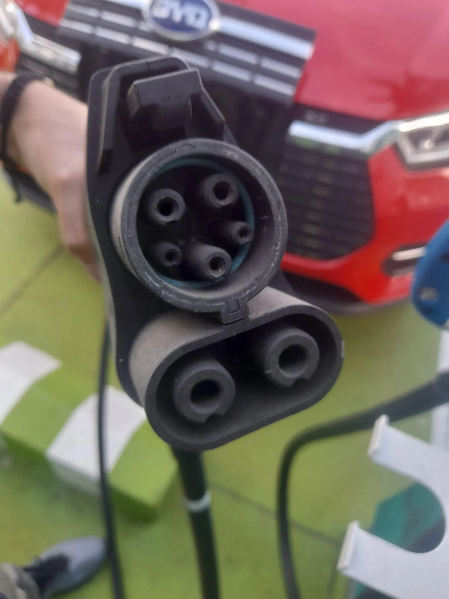 TRES ESQUINAS EDEQ