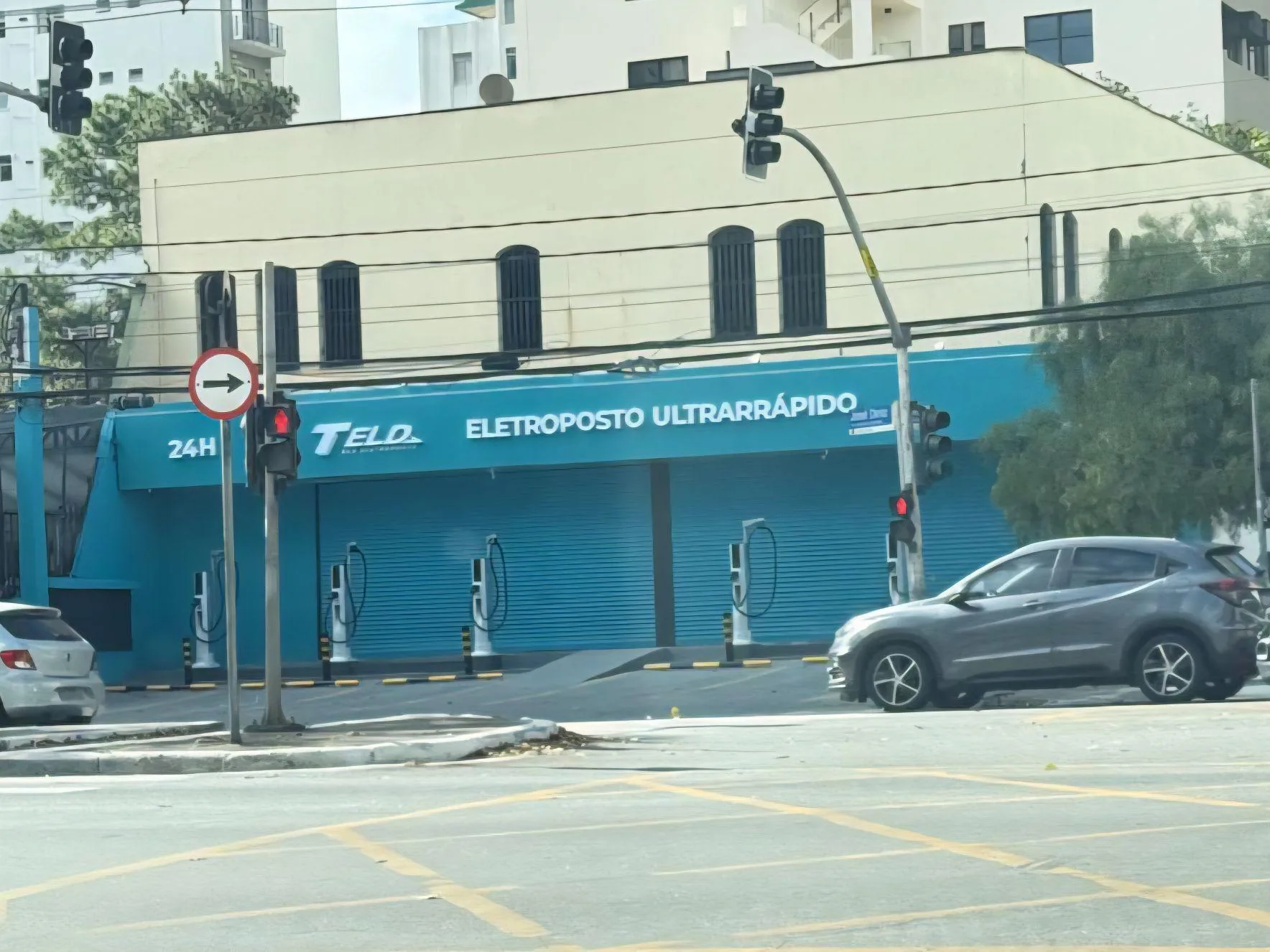 AV. VER. JOSÉ DINIZ 3670 CHARGING HUB