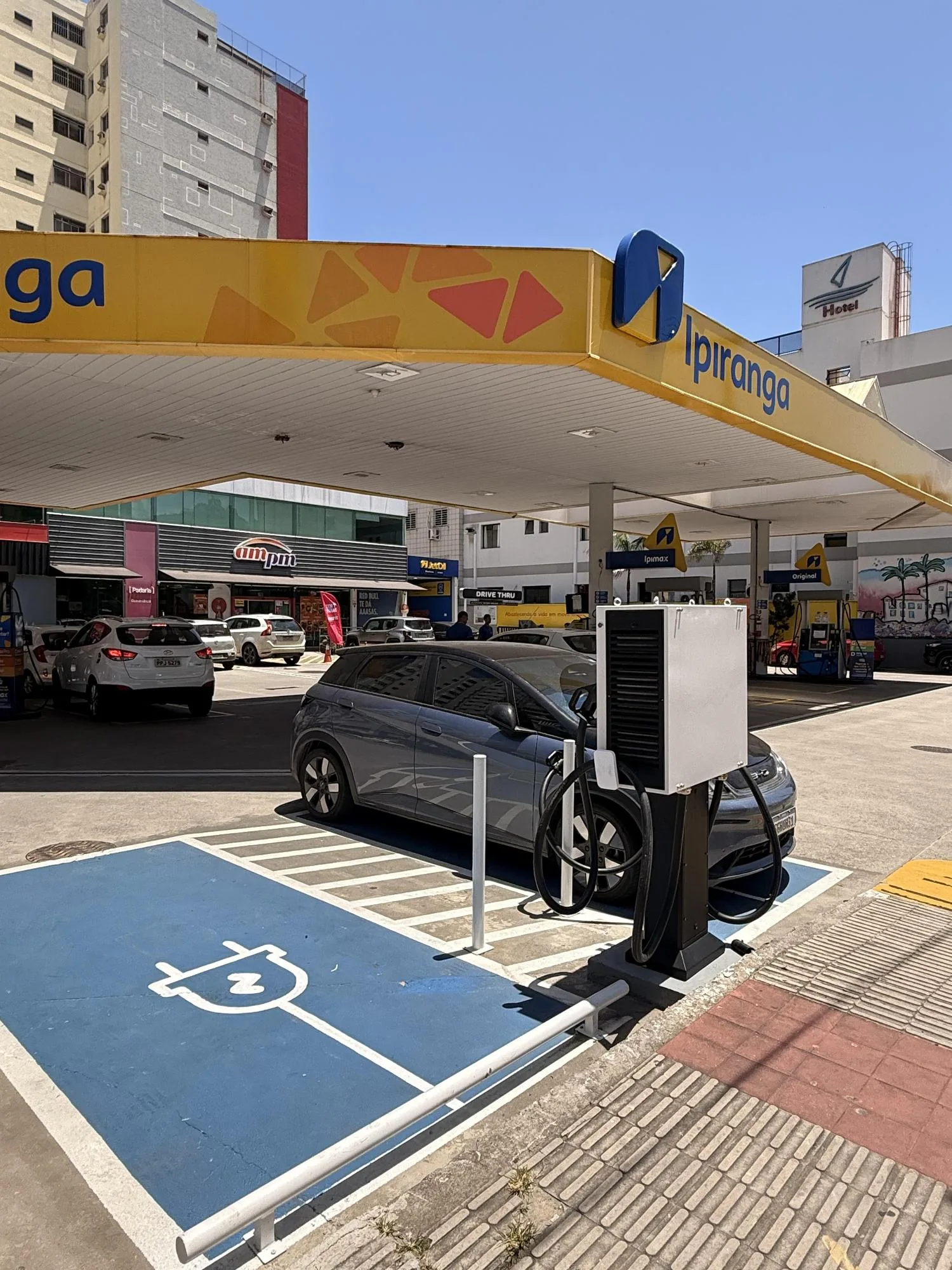 ELETROPOSTO CHAMPAGNAT - HB ENERGIA