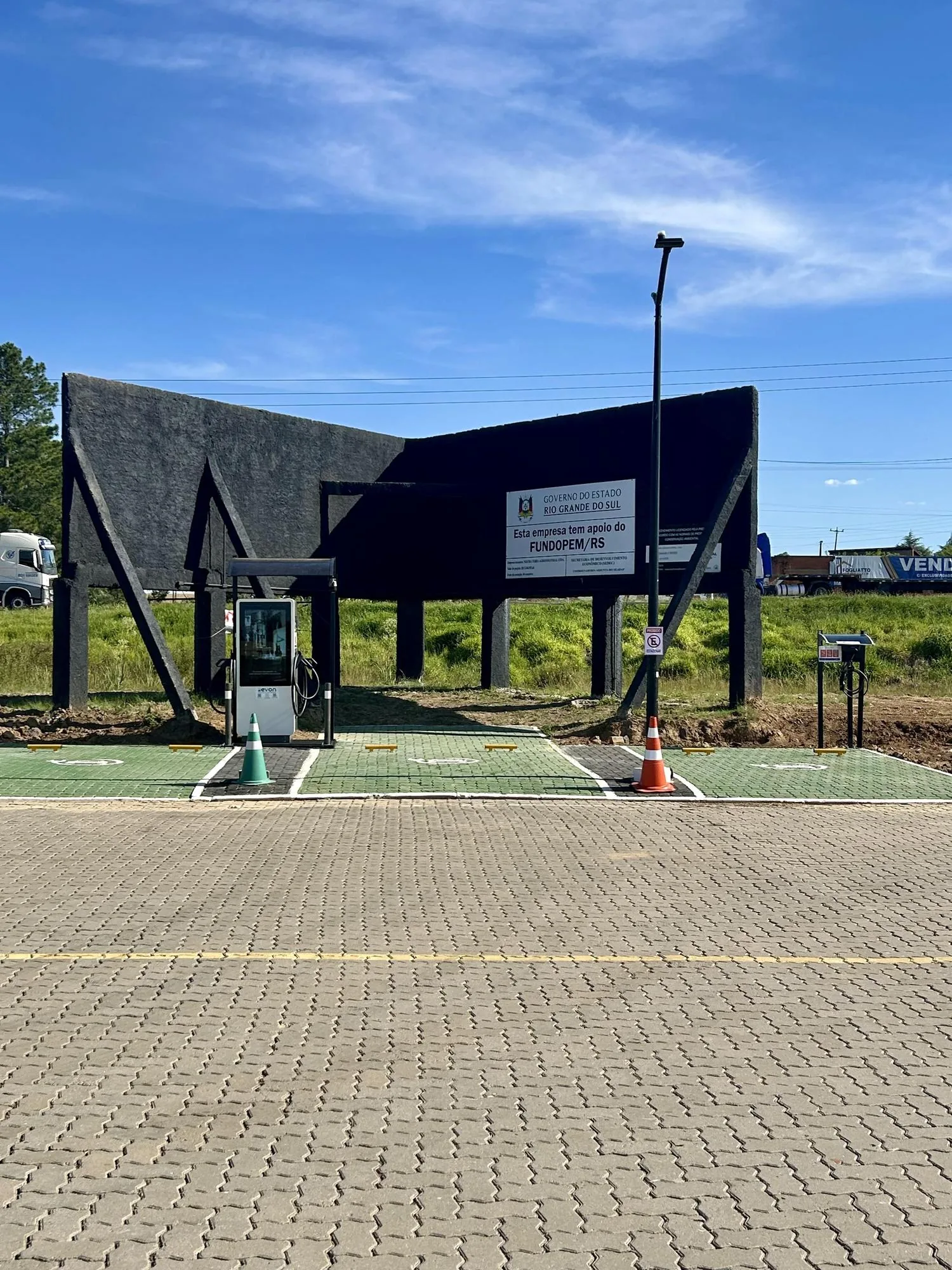 EVON RECHARGE | 24H | 60KW DC E 22KW AC | AZEITE PURO/RESTAURANTE PAPAGAIO