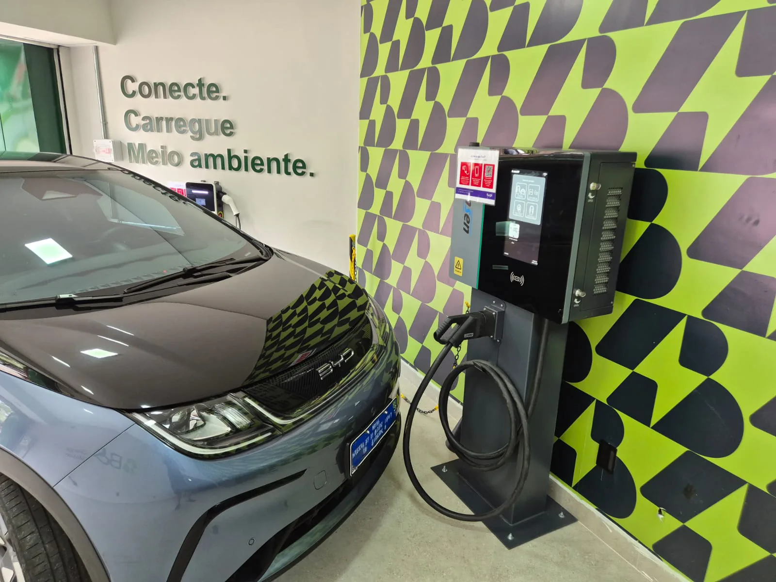 B&L CHARGE STATION