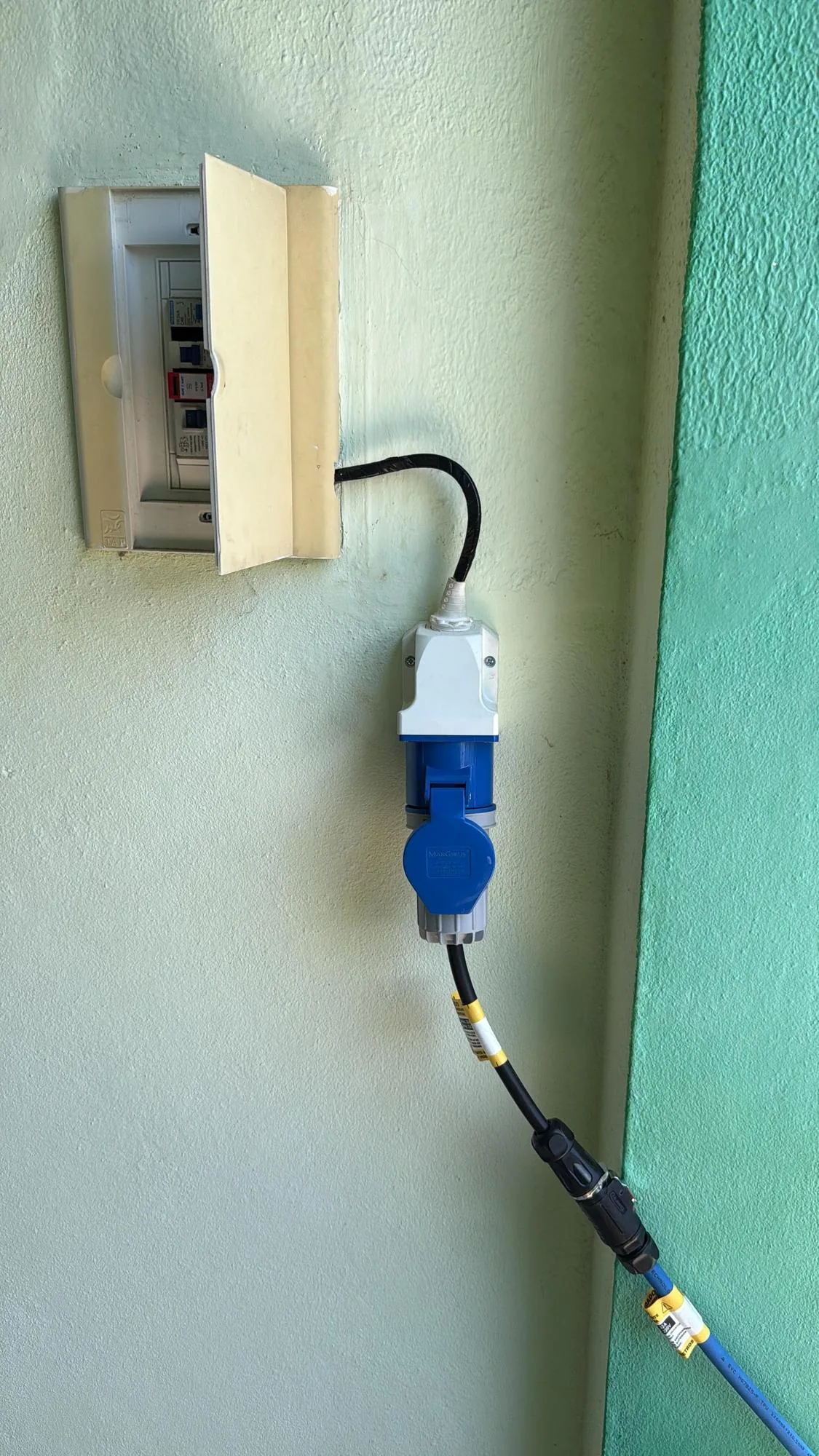 TOMADA 32A PARA CARRO ELÉTRICO.