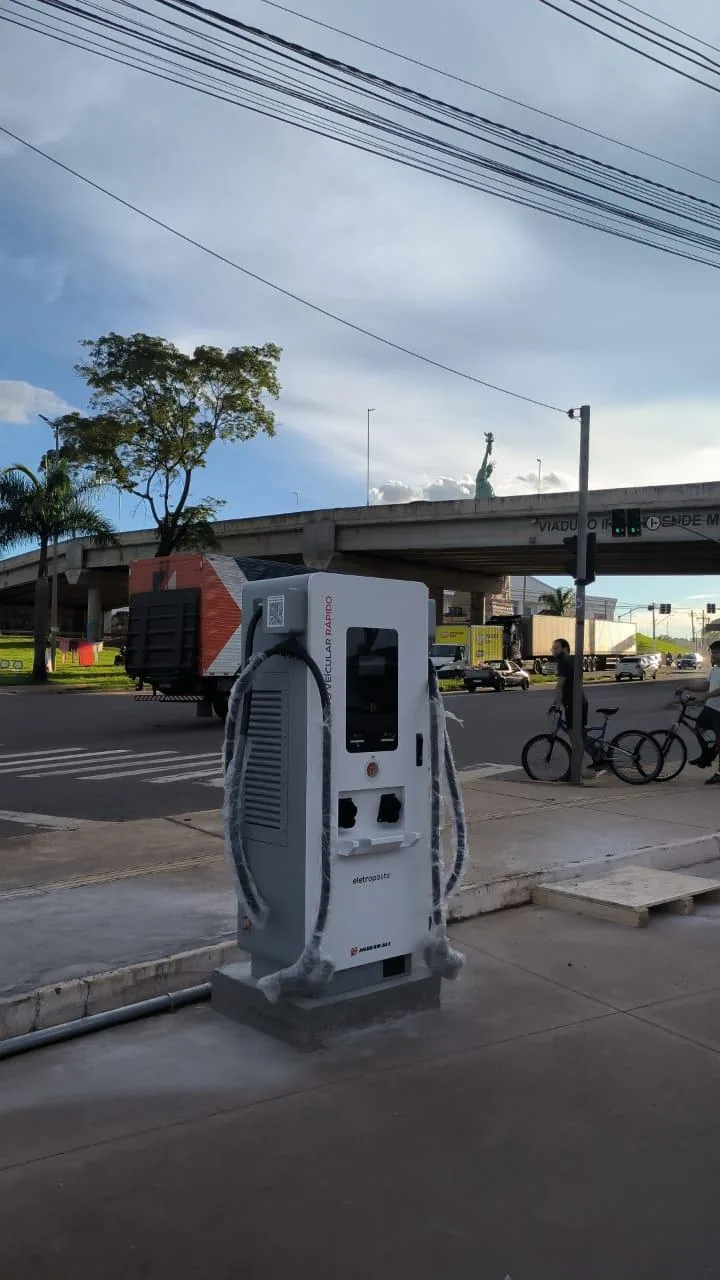 ESTAÇÃO DE RECARGA 60KW DA IN LOAD - POSTO PASSEIO DAS ÀGUAS