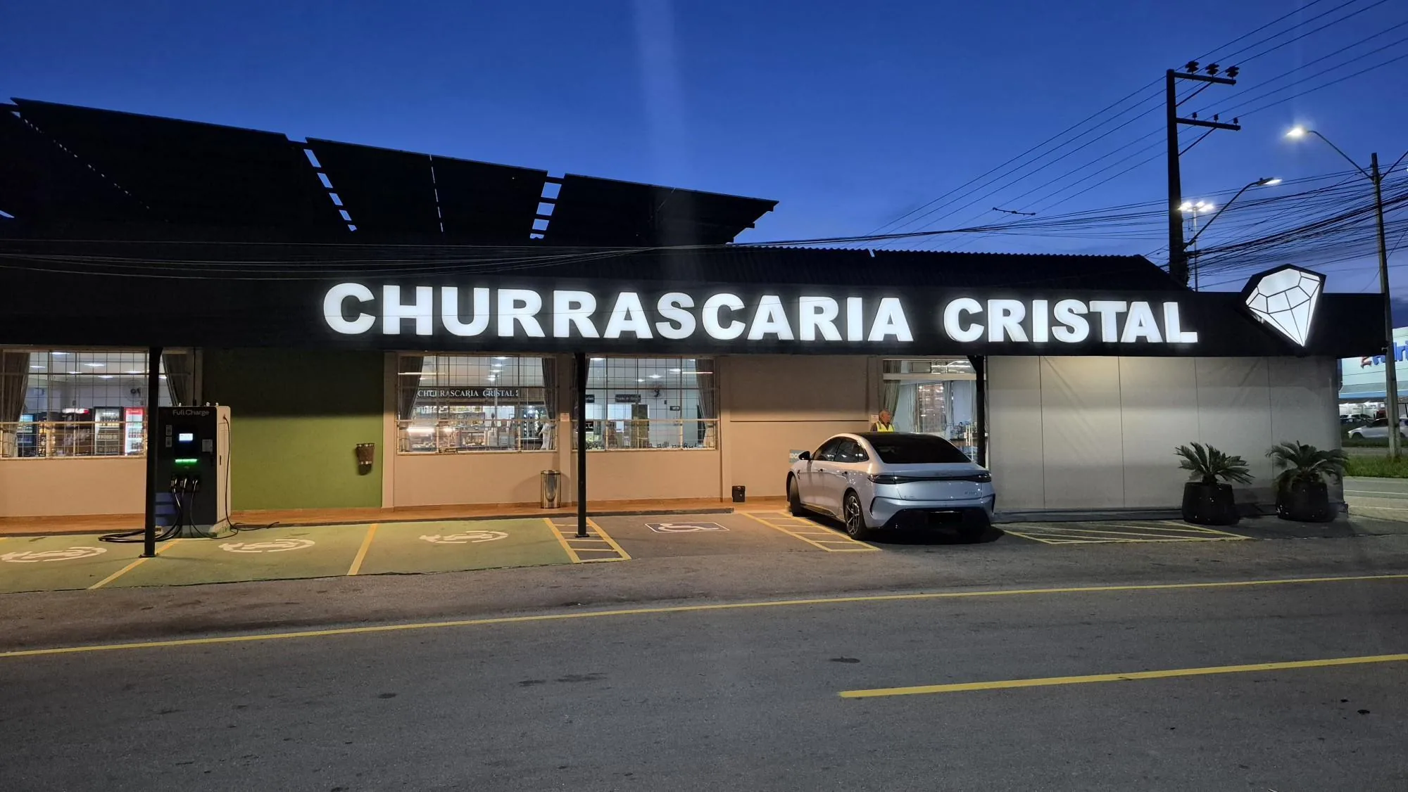 OVER CHARGE | CHURRASCARIA CRISTAL - CARREGADOR RÁPIDO DE 60 KW E LENTO DE 22 KW (APP ON-CHARGE)