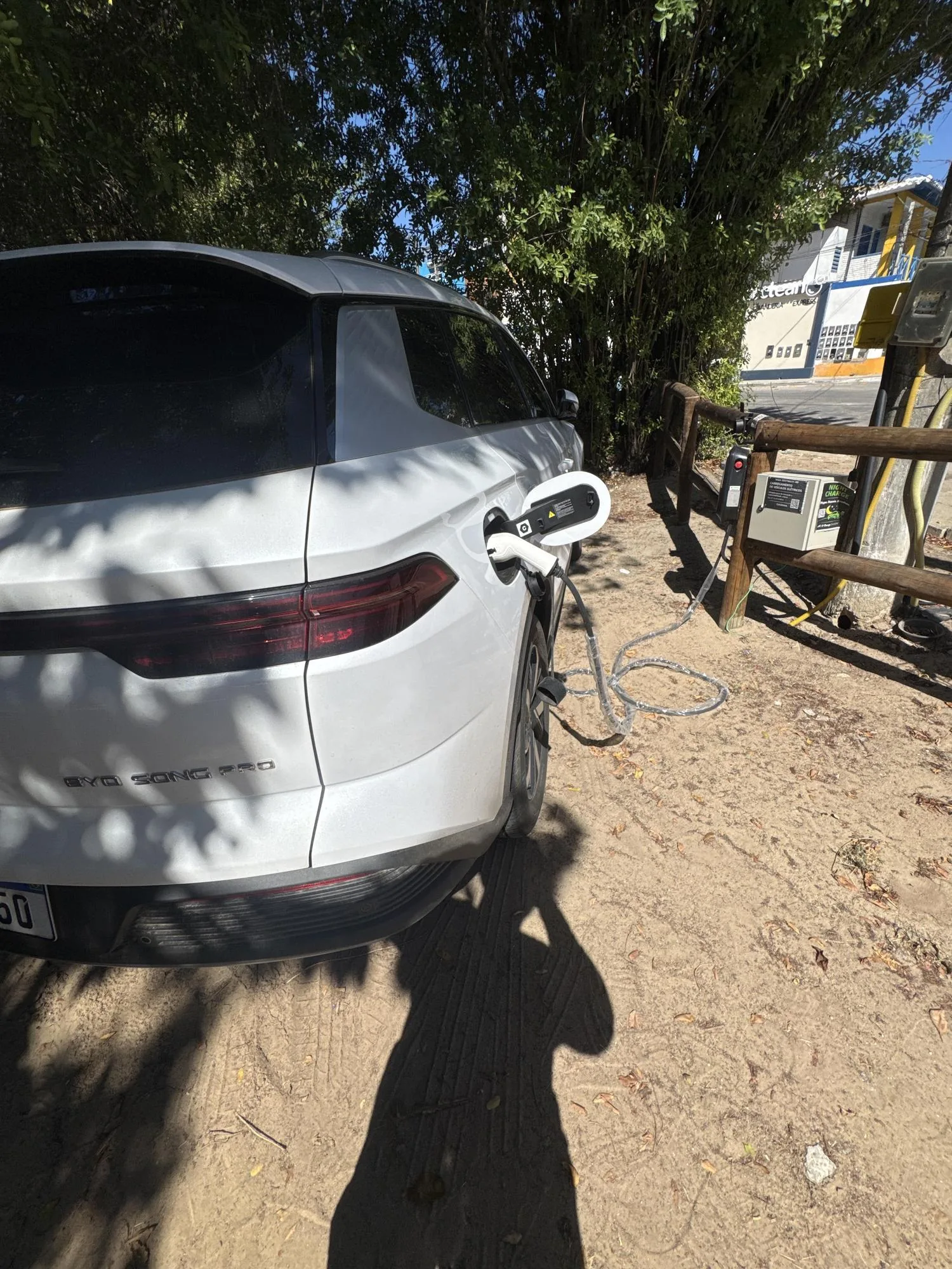 ESTACIONAMENTO LÁ RUE - E CHARGE STATION