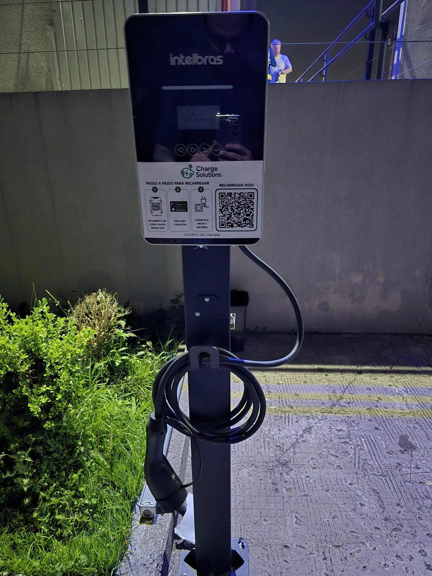 ELETROPOSTO CHARGE SOLUTIONS - BLUEFIT LIVIERO