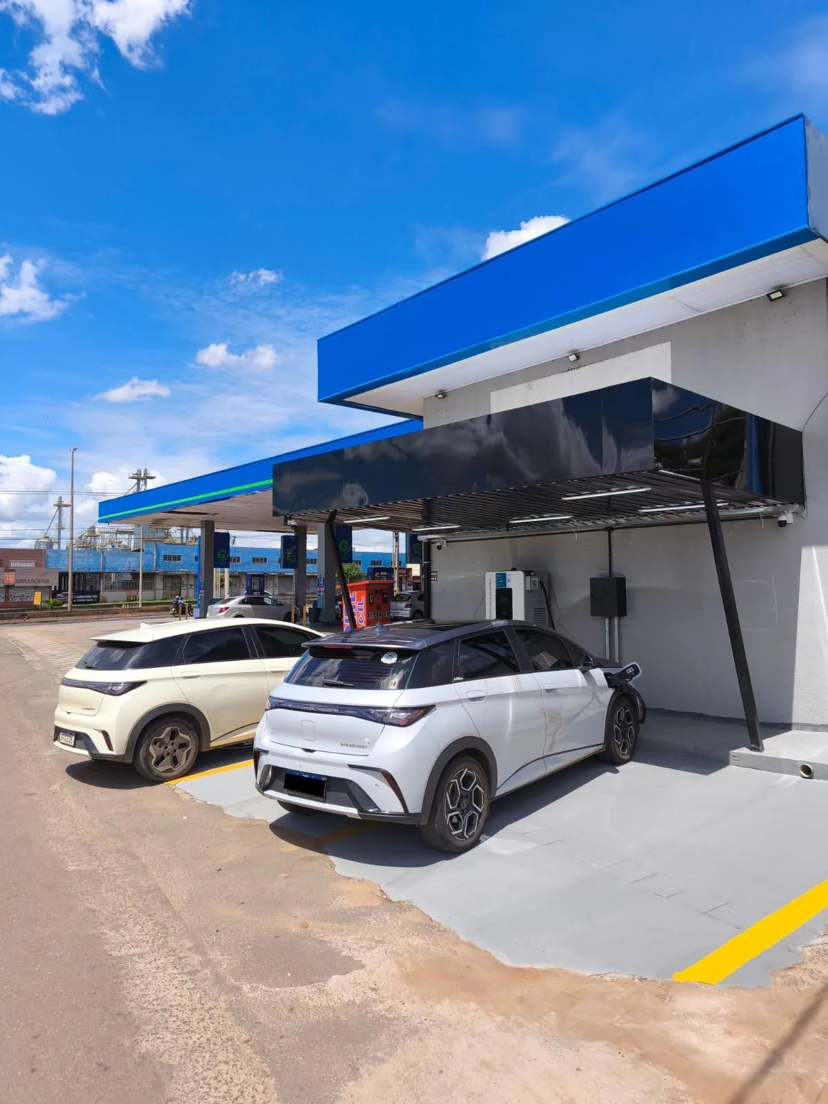 ESTAÇÃO DE RECARGA 60KW DA IN LOAD - PORTAL SHOPPING - PETROLIFE