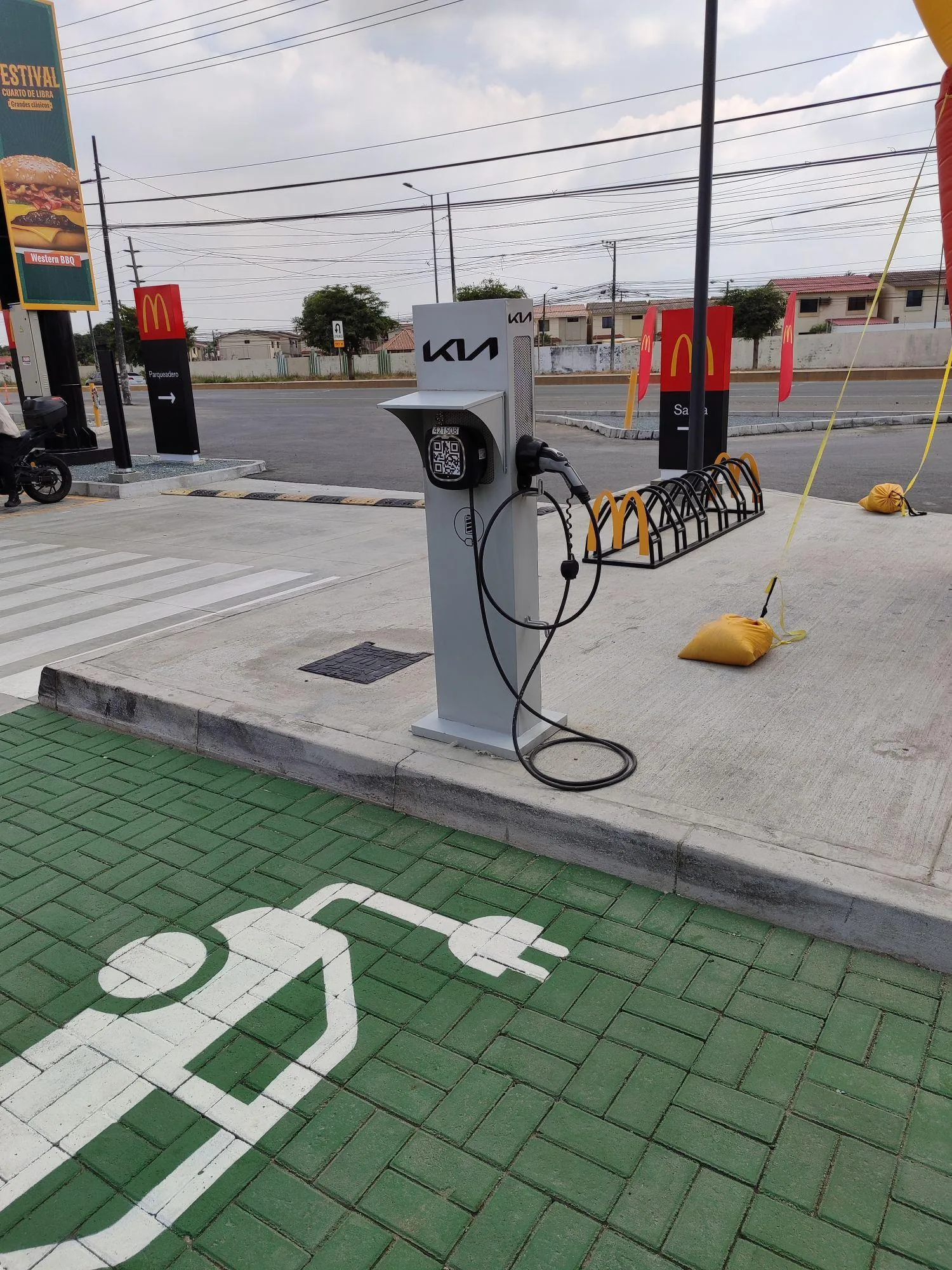 MCDONALD'S VÍA A SALITRE