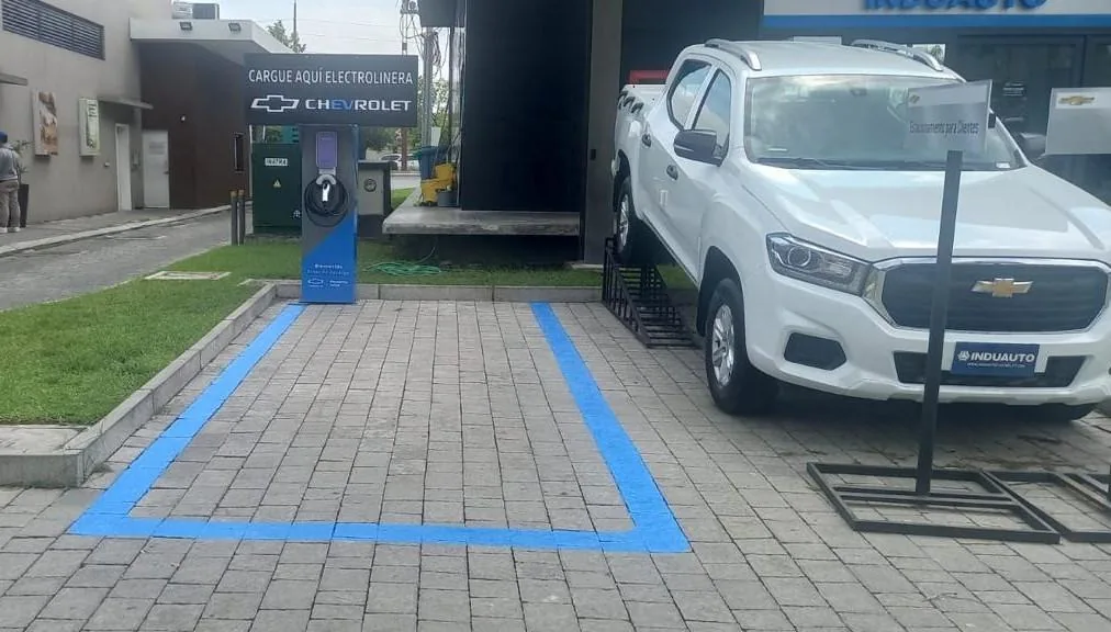 INDUAUTO CHEVROLET - MODERNA