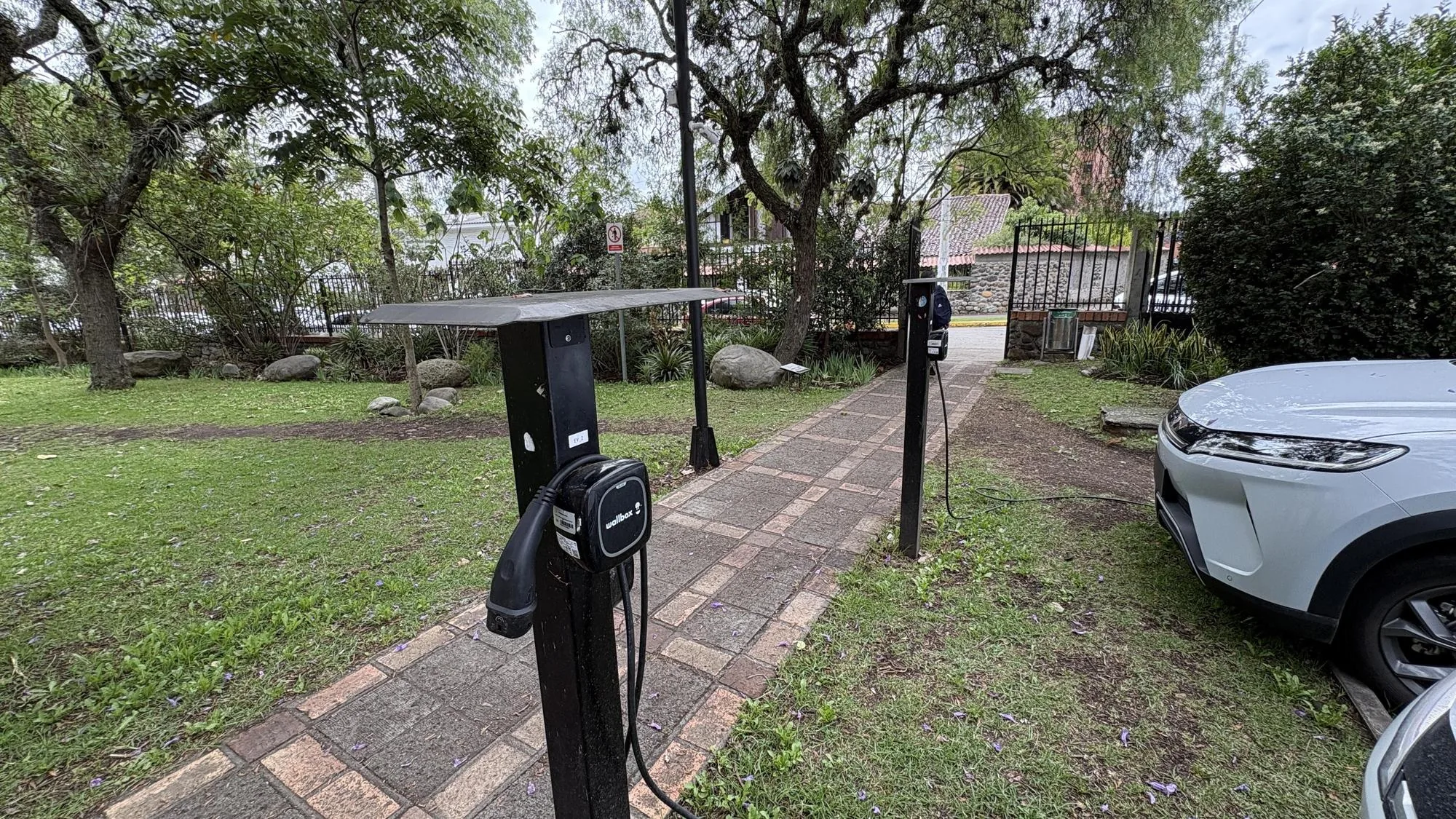CUENCA UNIVERSITY CHARGER