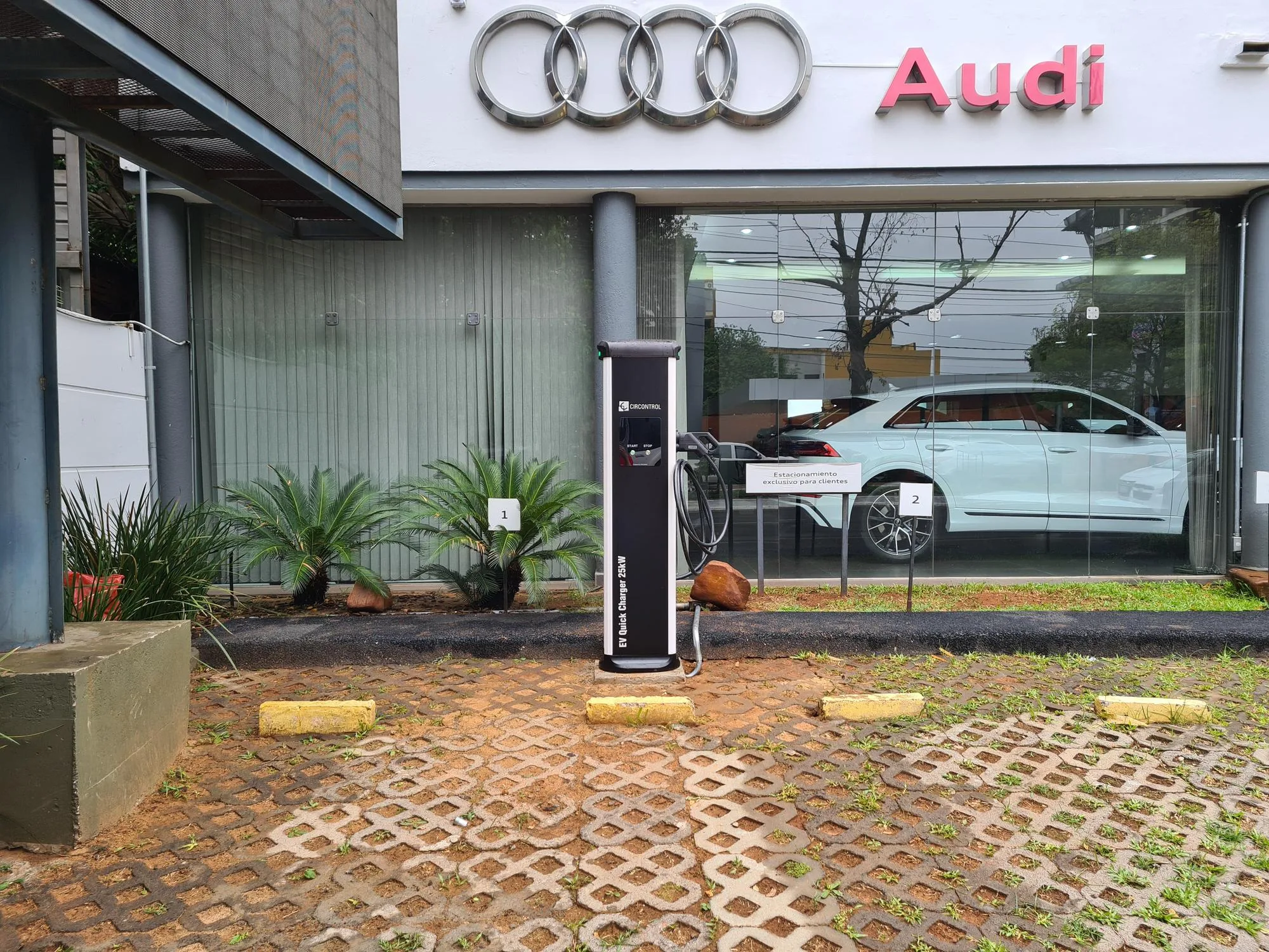 AUDI CENTER
