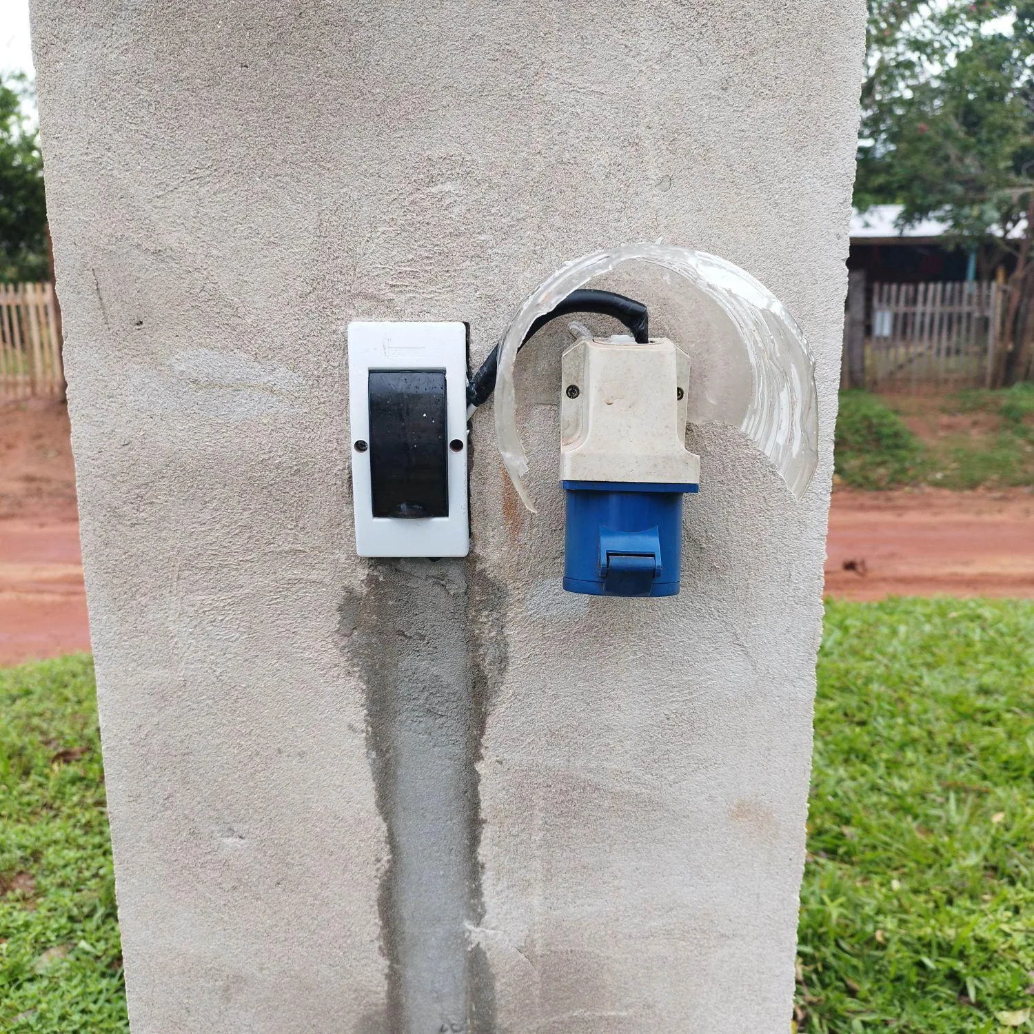TOMA INDUSTRIAL 32 AMPER