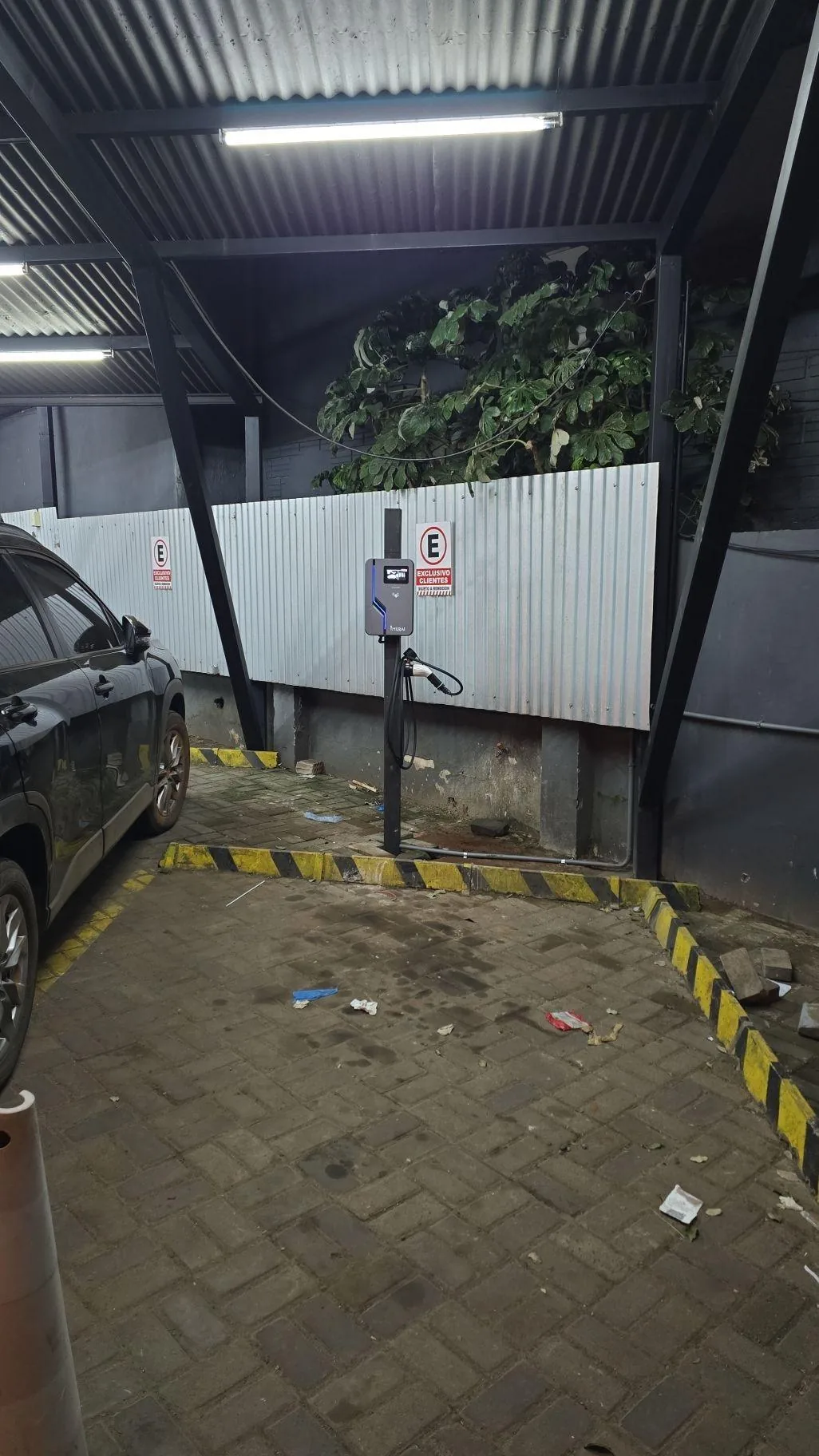 ESTACIONAMIENTO SUPERMERCADO LA FAMILIA