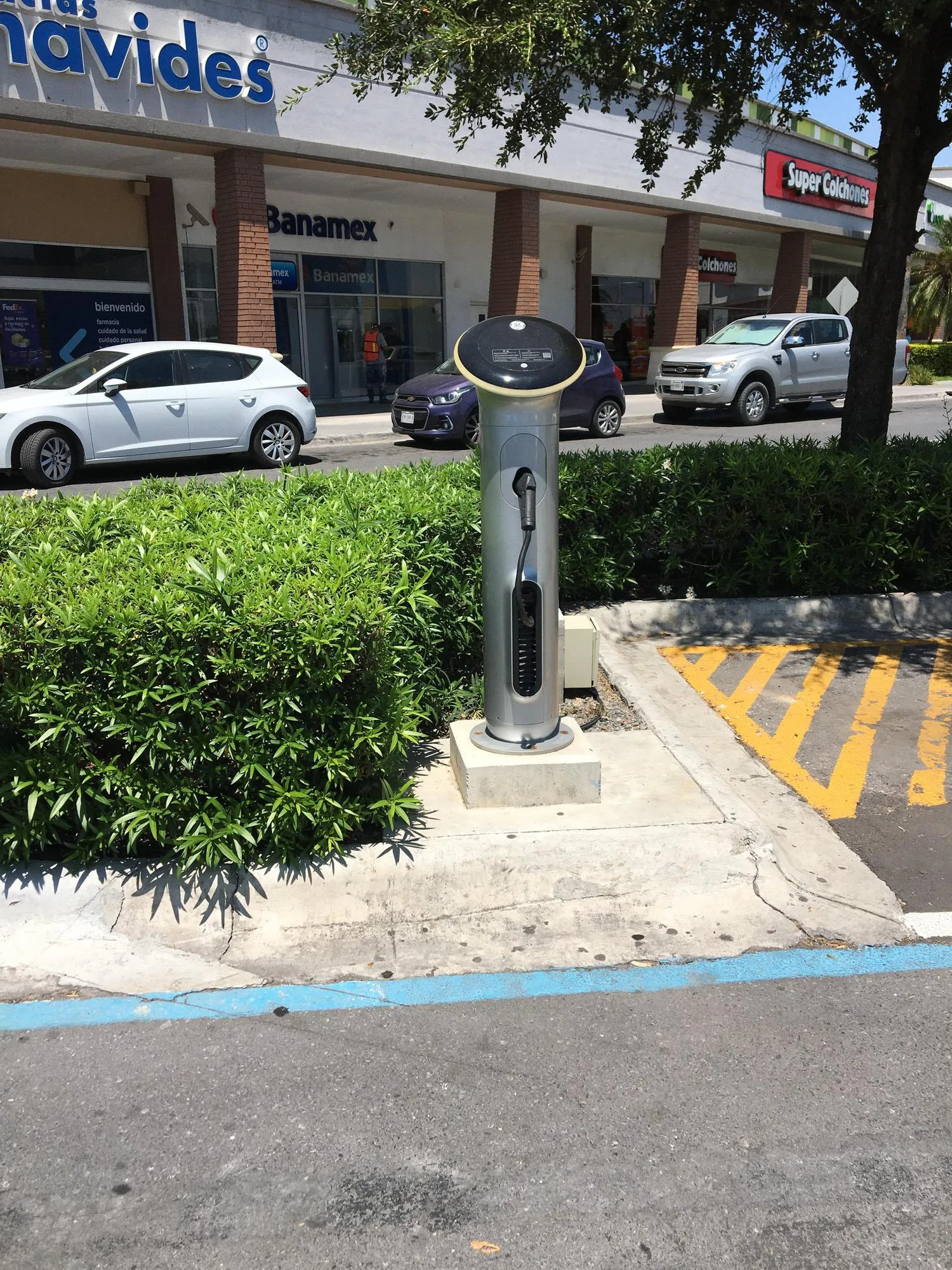 PLAZA SENDERO ESCOBEDO