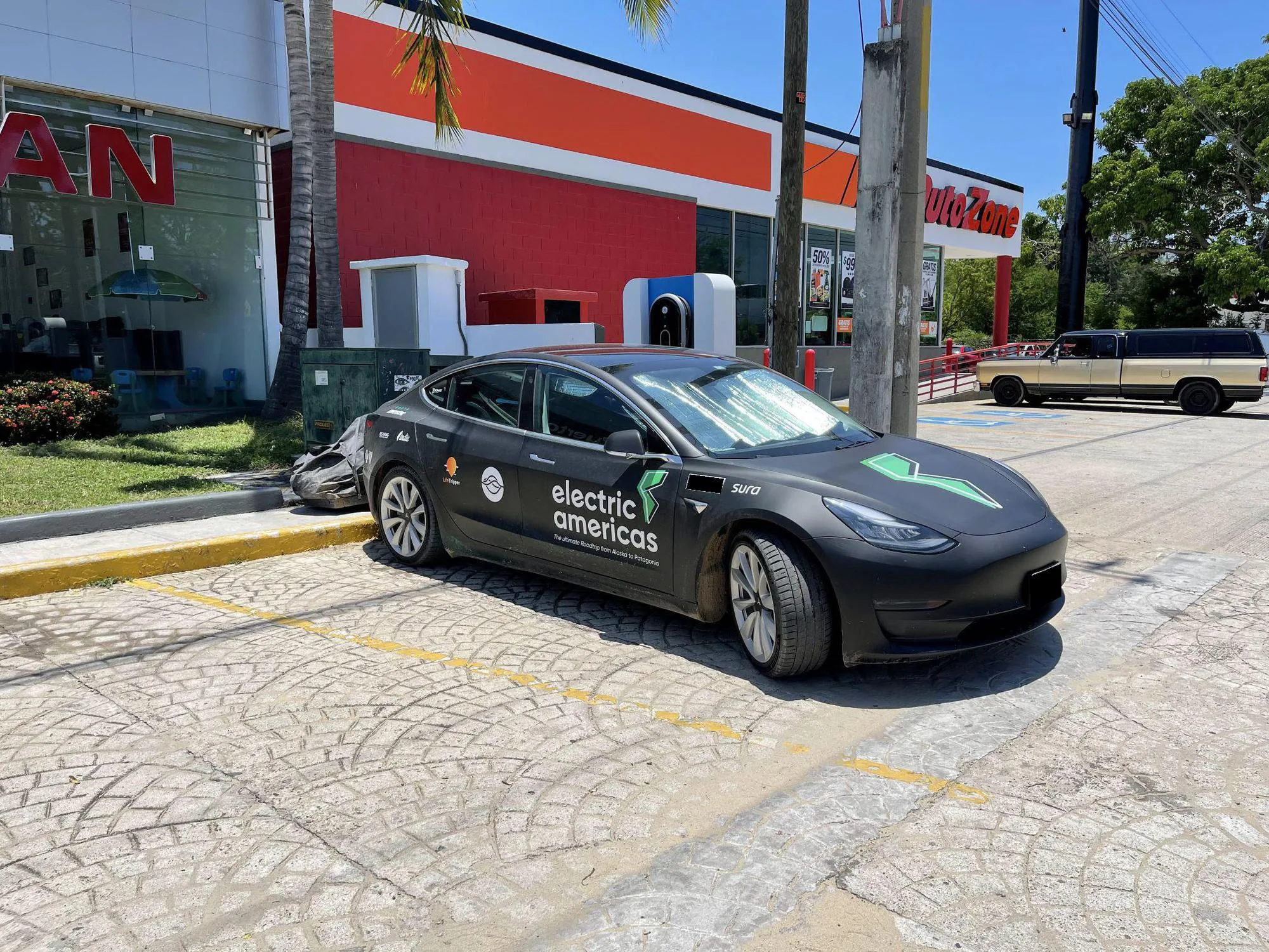 NISSAN PUERTO ESCONDIDO