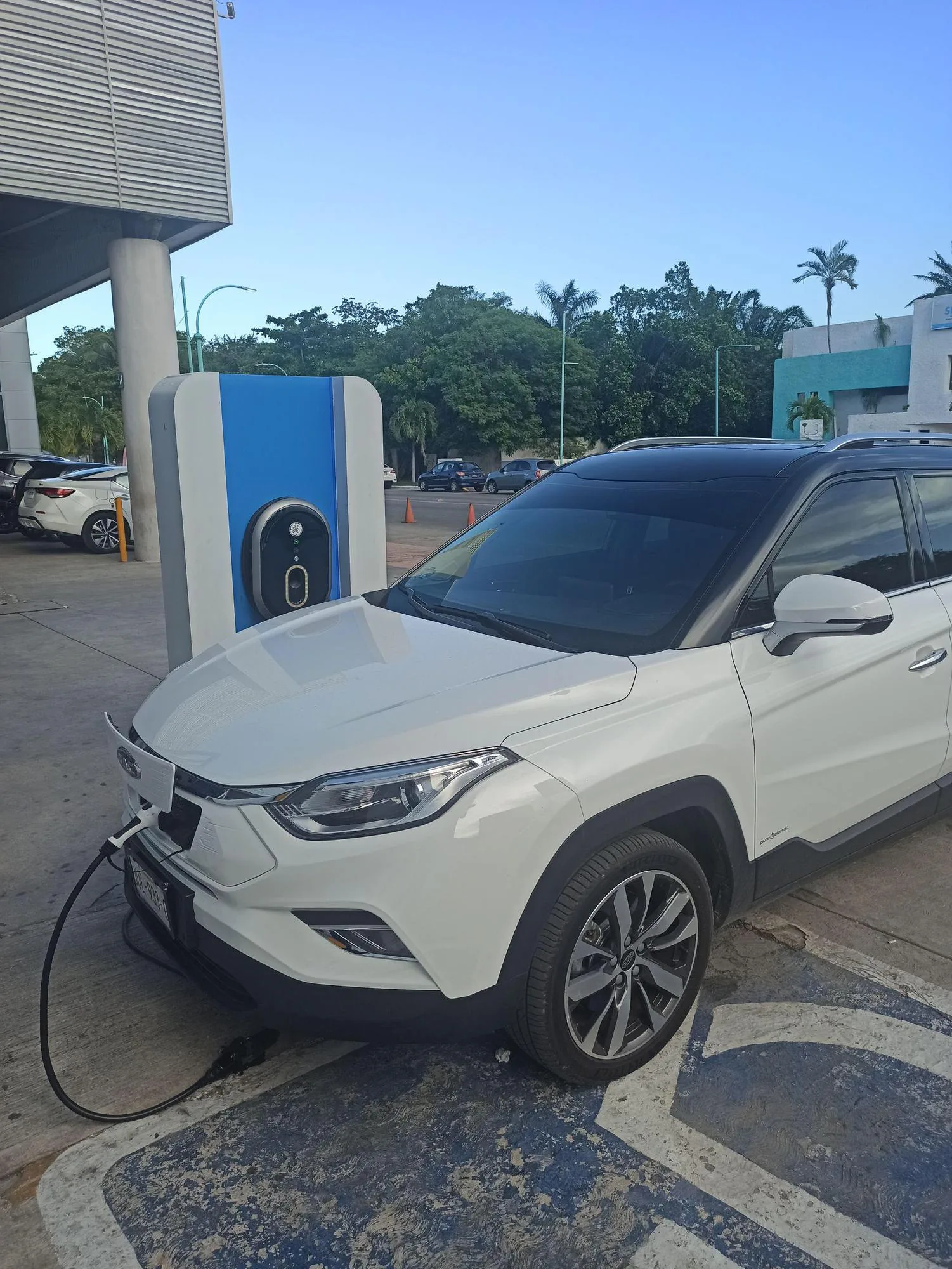 NISSAN ZERO EMISSION CHARGING STATION