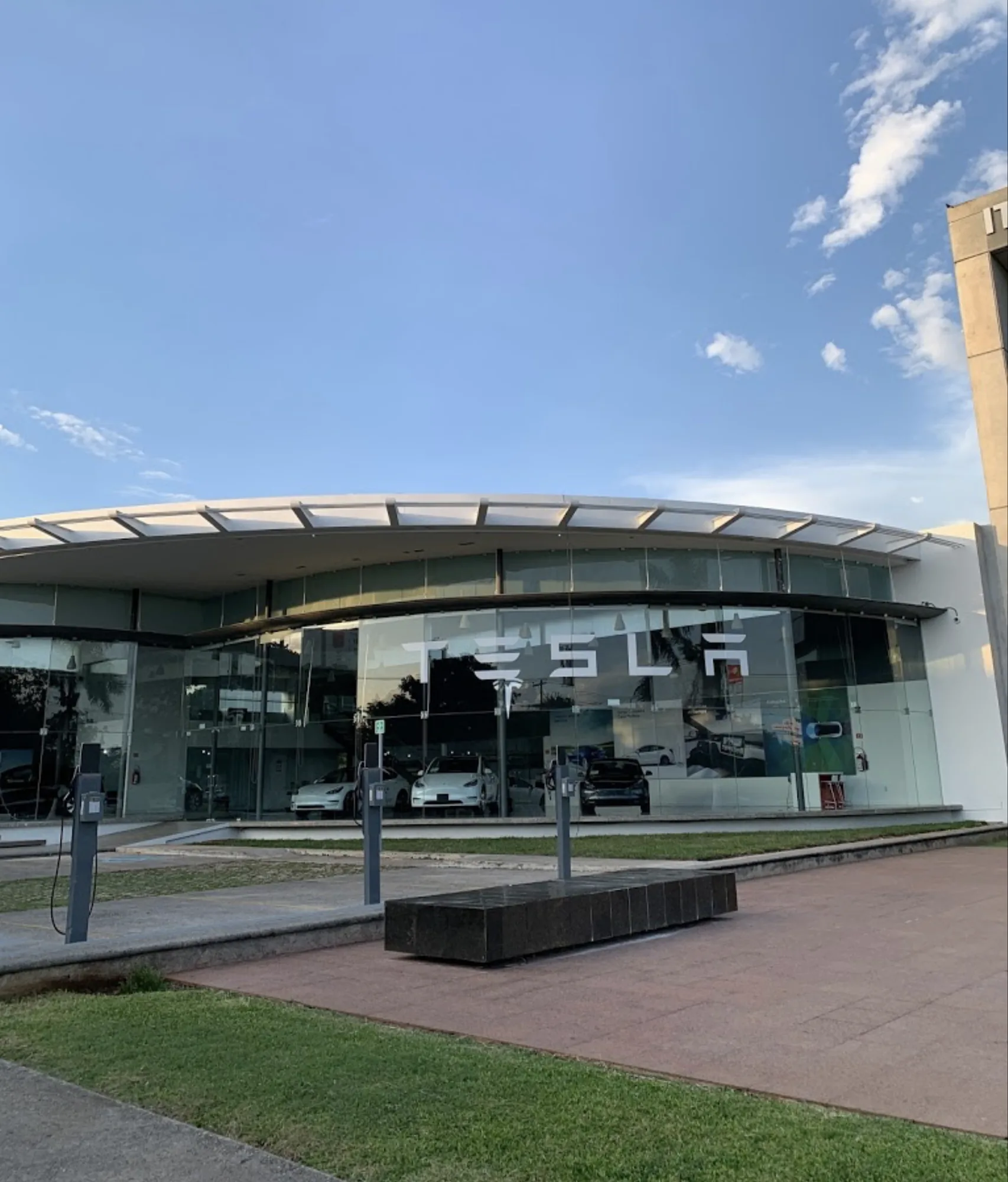 TESLA CENTER MÉRIDA