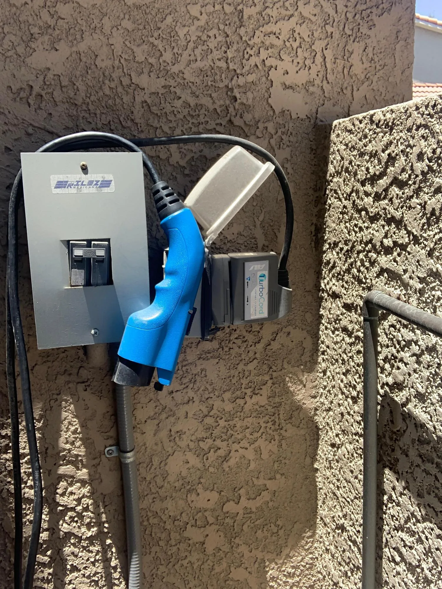 GUS'S HOME CHARGER