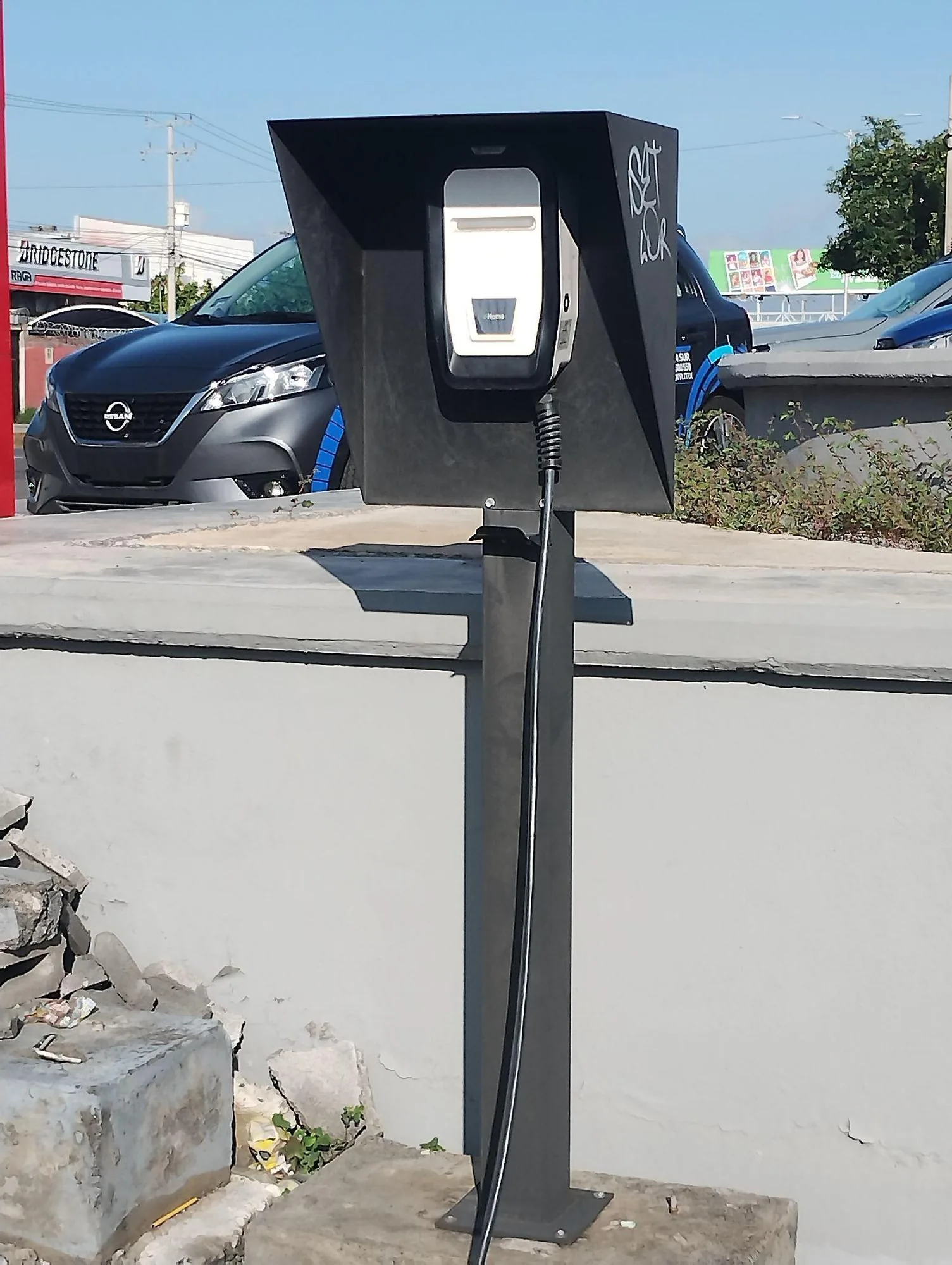 NISSAN ZERO EMISSION CHARGING STATION