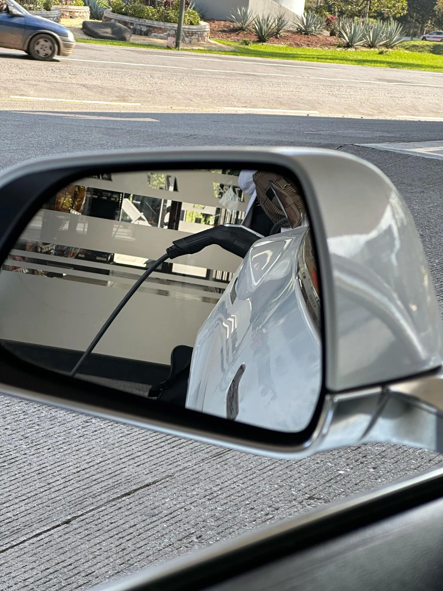 CARGADOR MERCEDEZ BENZ