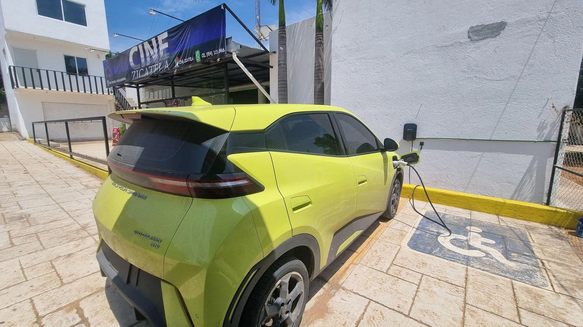 BYD ESTACIÓN DE CARGA (CINE ZICATELA)