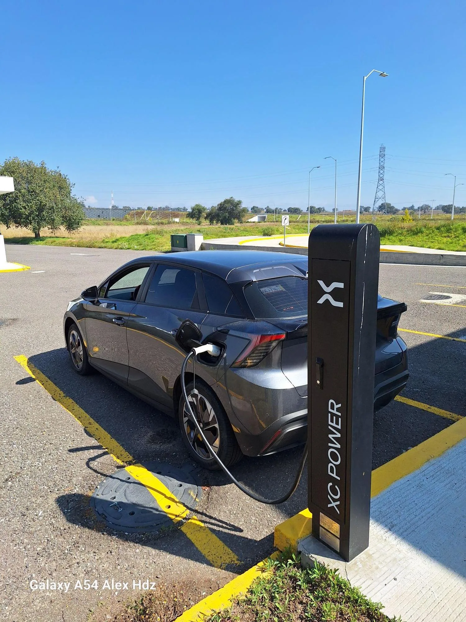 ESTACIÓN DE CARGA DE VEHÍCULOS ELÉCTRICOS - CIUDAD MODELO