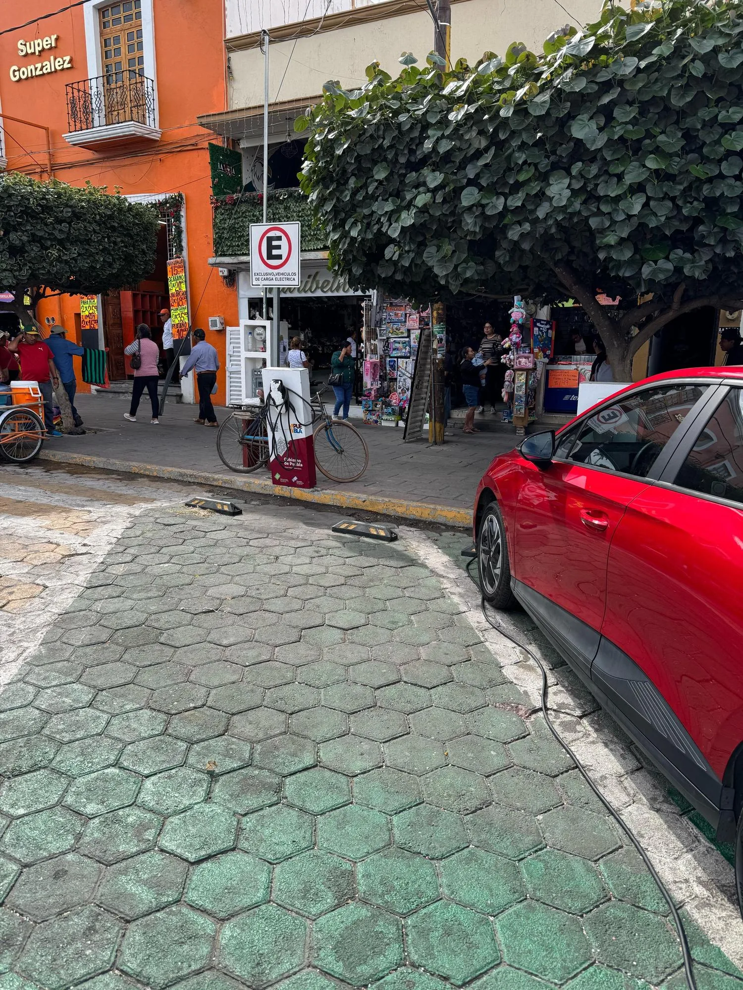 TESLA ESTACIÓN DE RECARGA - ZÓCALO IZÚCAR DE MATAMOROS