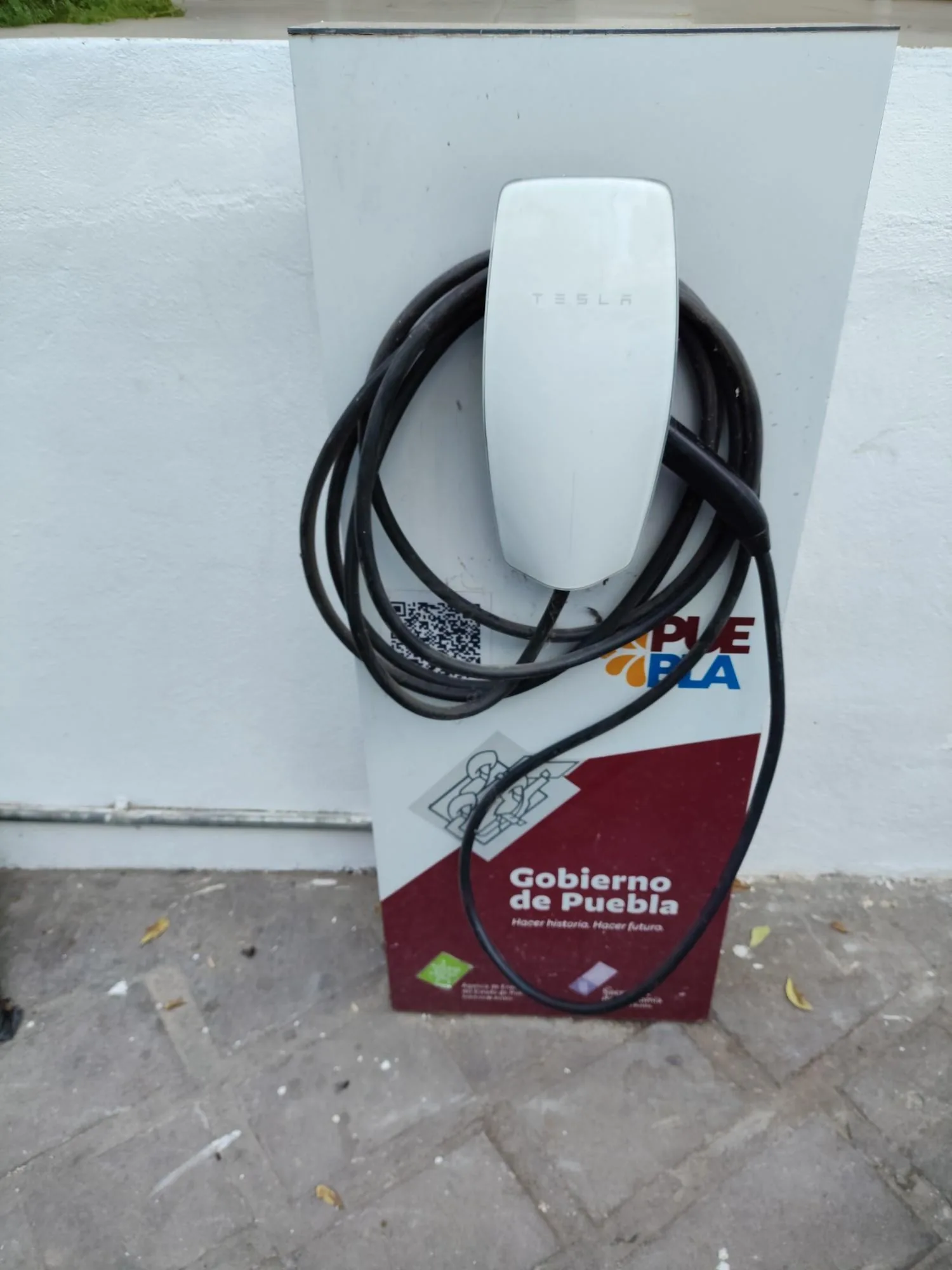 TESLA DESTINATION CHARGER - ACATLÁN DE OSORIO 2