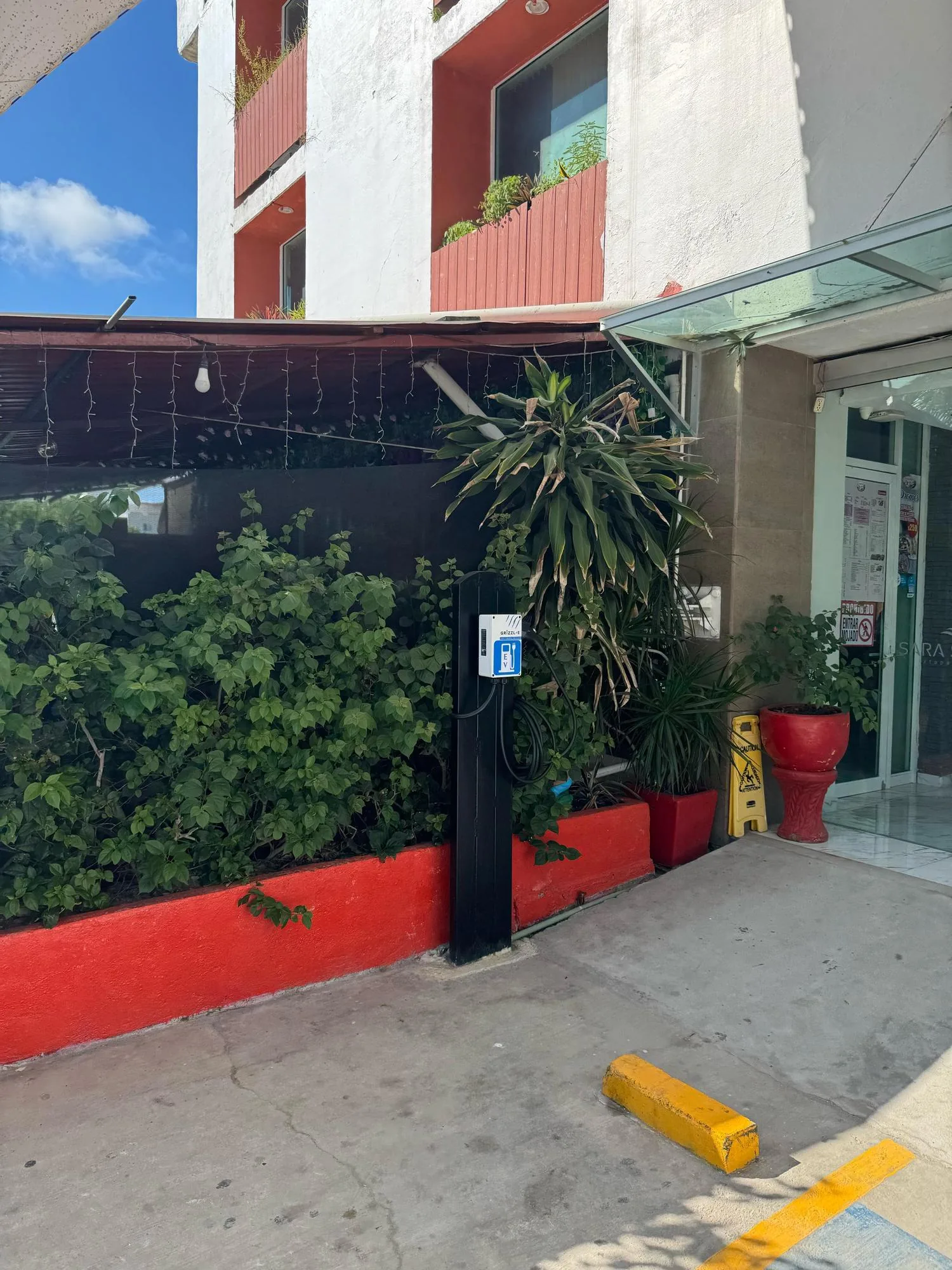 SARA SUITES