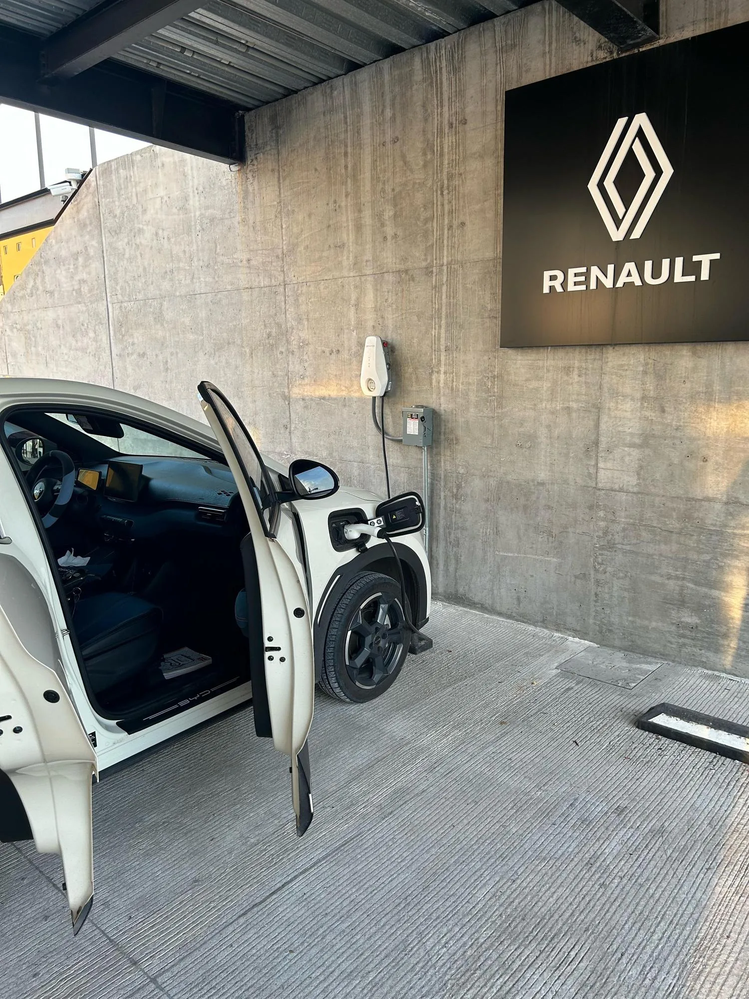 RENAULT