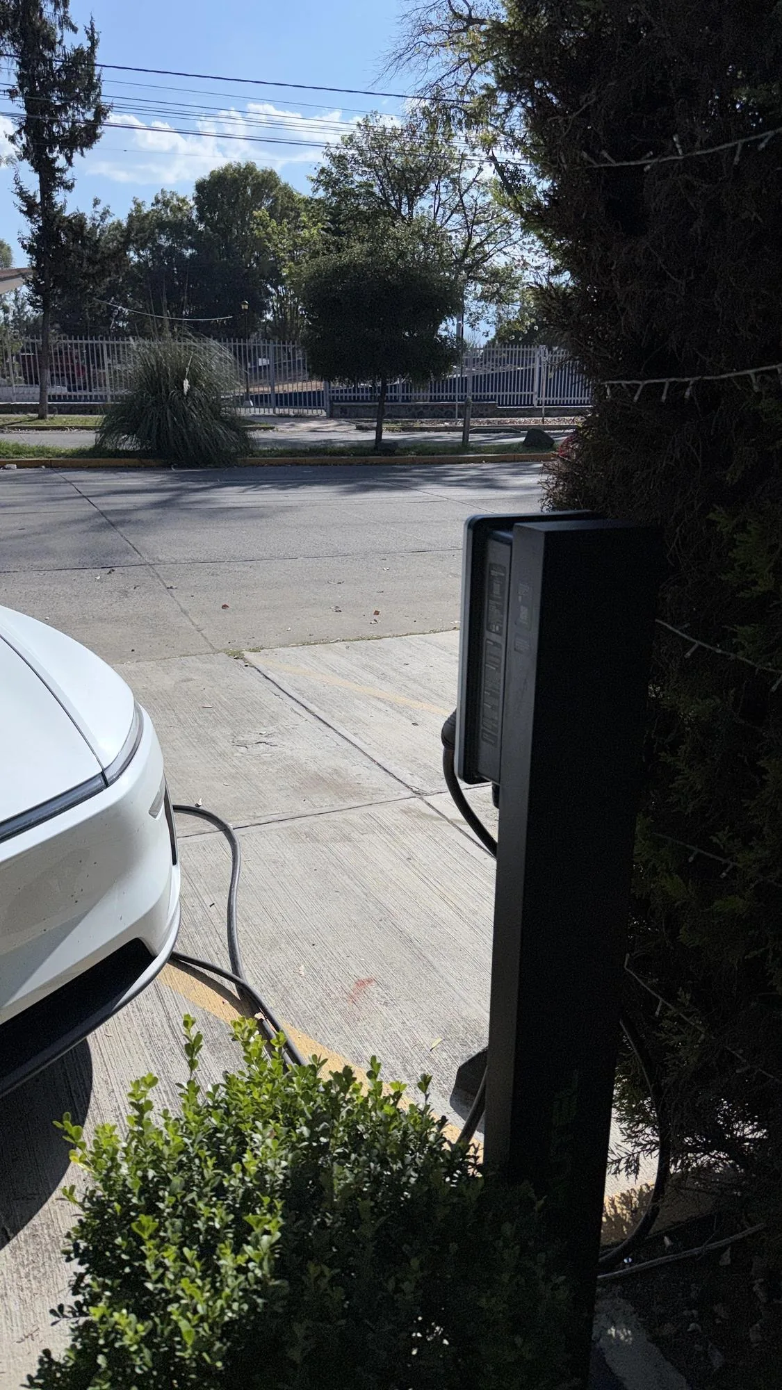 POWER MUUT DEGUZMAN CHARGING STATION