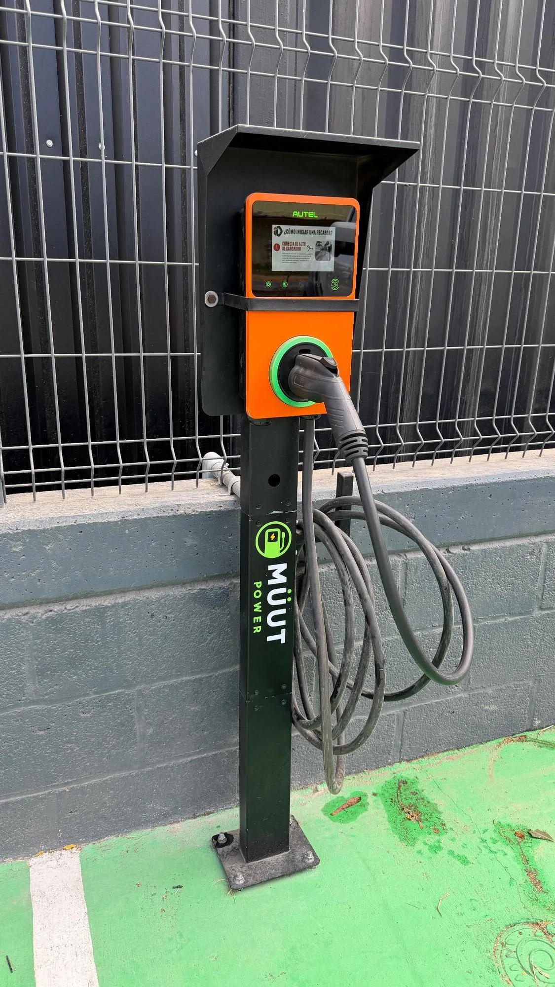 MUUT POWER HI PADEL CHARGING STATION