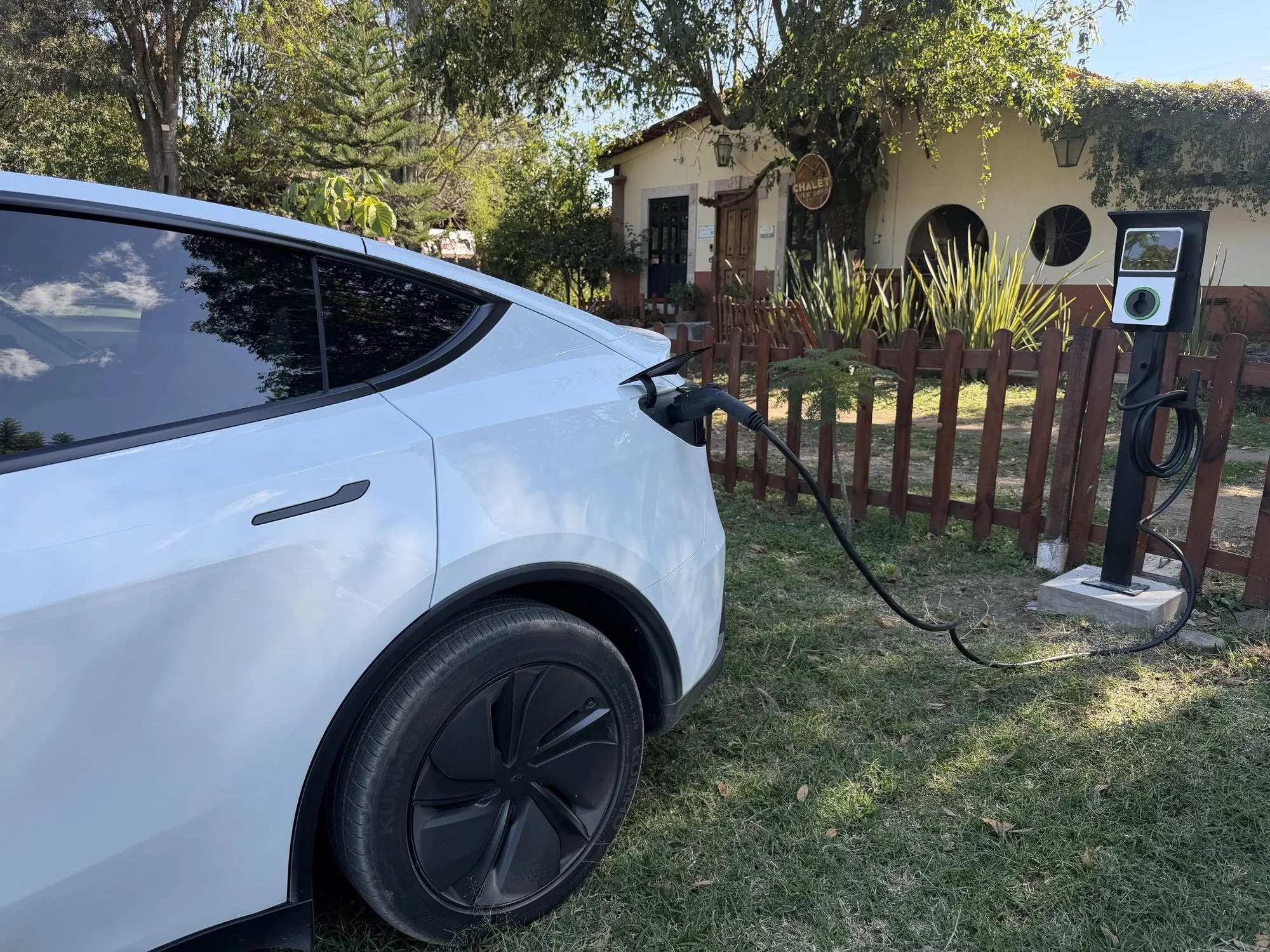 MUUT POWER HOTEL CHALET CHARGING STATION