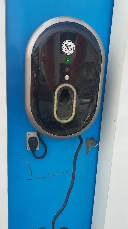 NISSAN ZERO EMISSION CHARGING STATION