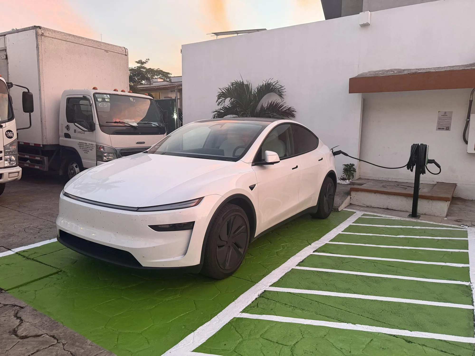 MUUT POWER HOTEL MARÍA ISABEL CHARGING STATION