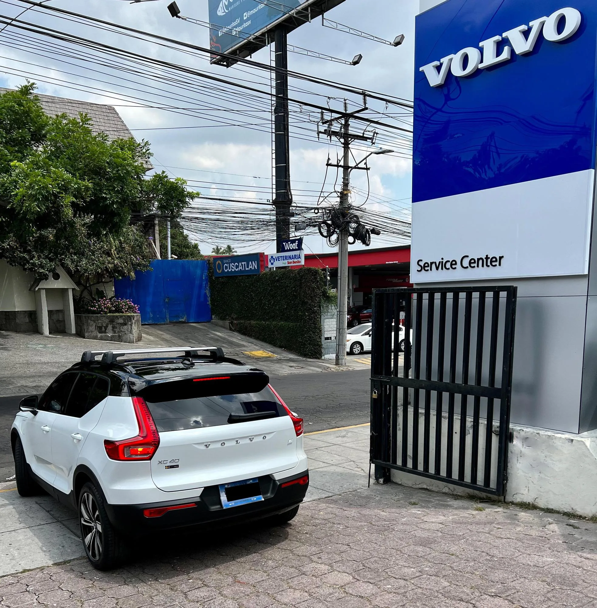 VOLVO SERVICE CENTER