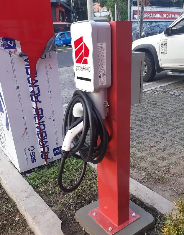BAC CREDOMATIC - AGENCIA ZONA ROSA