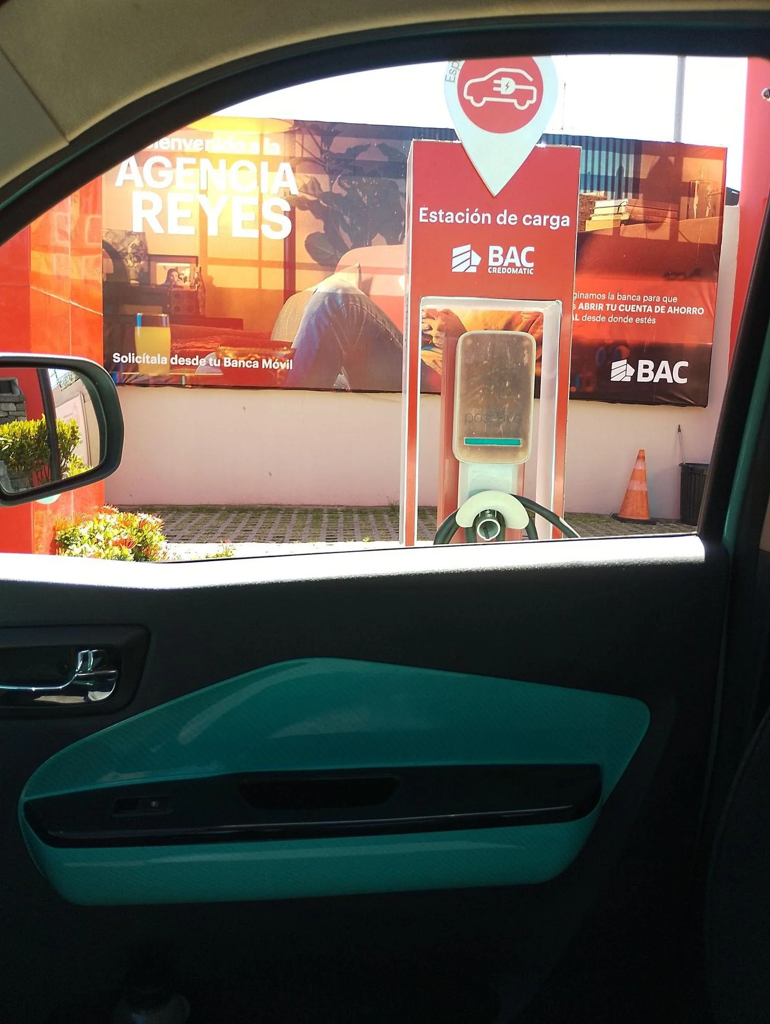 BAC CREDOMATIC - AGENCIA ZONA ROSA