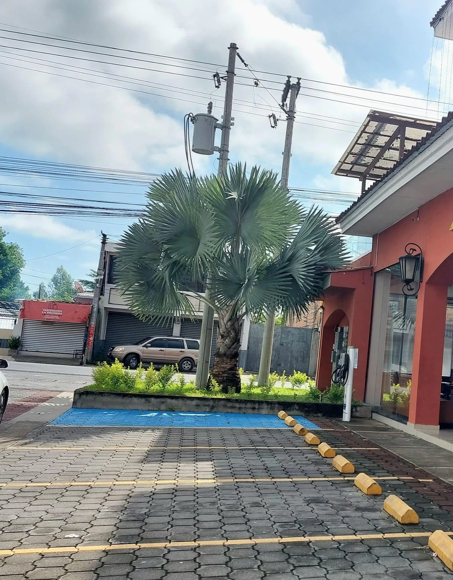 MALL DEL SOL CHALATENANGO